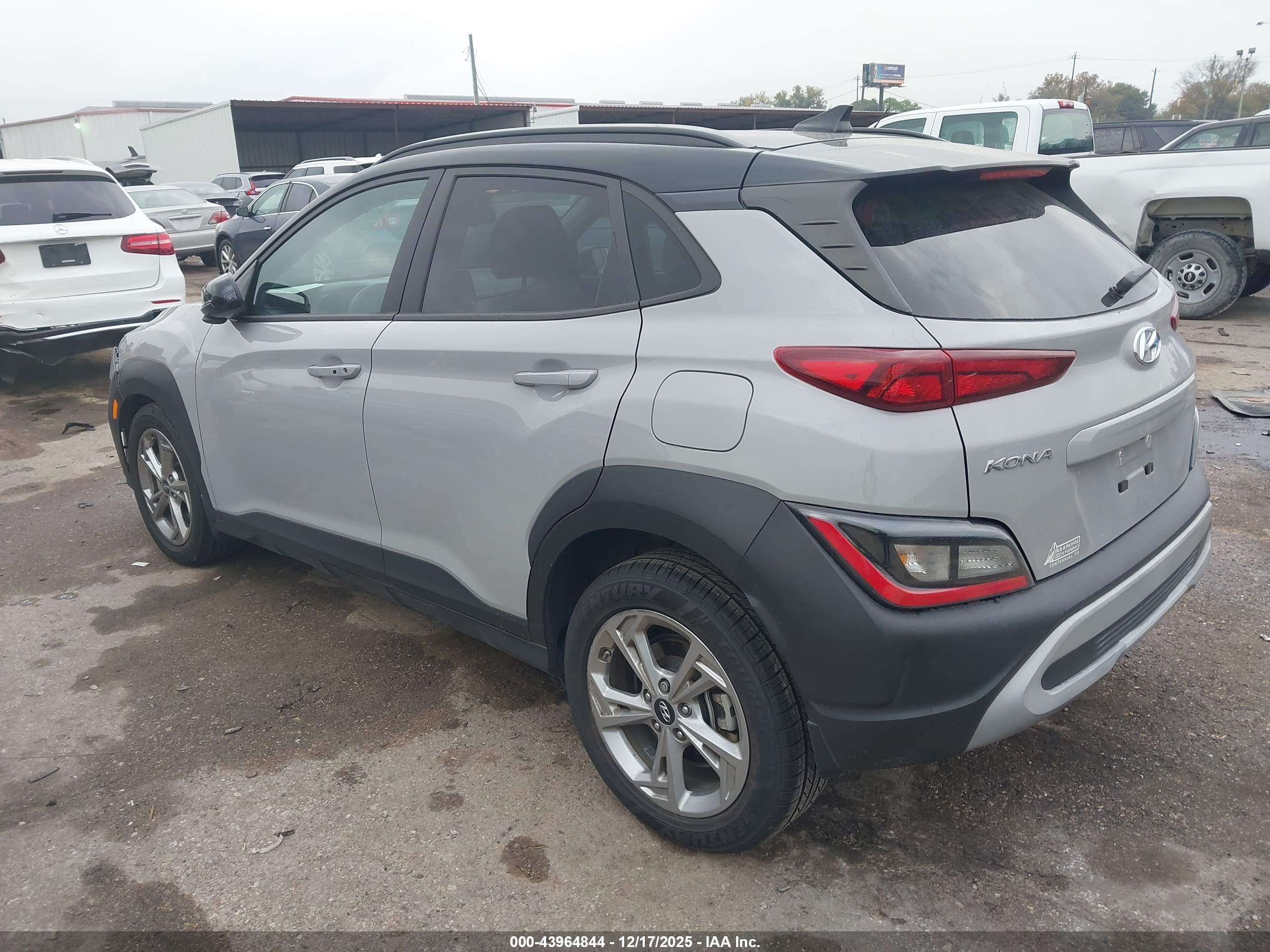 HYUNDAI KONA image 3