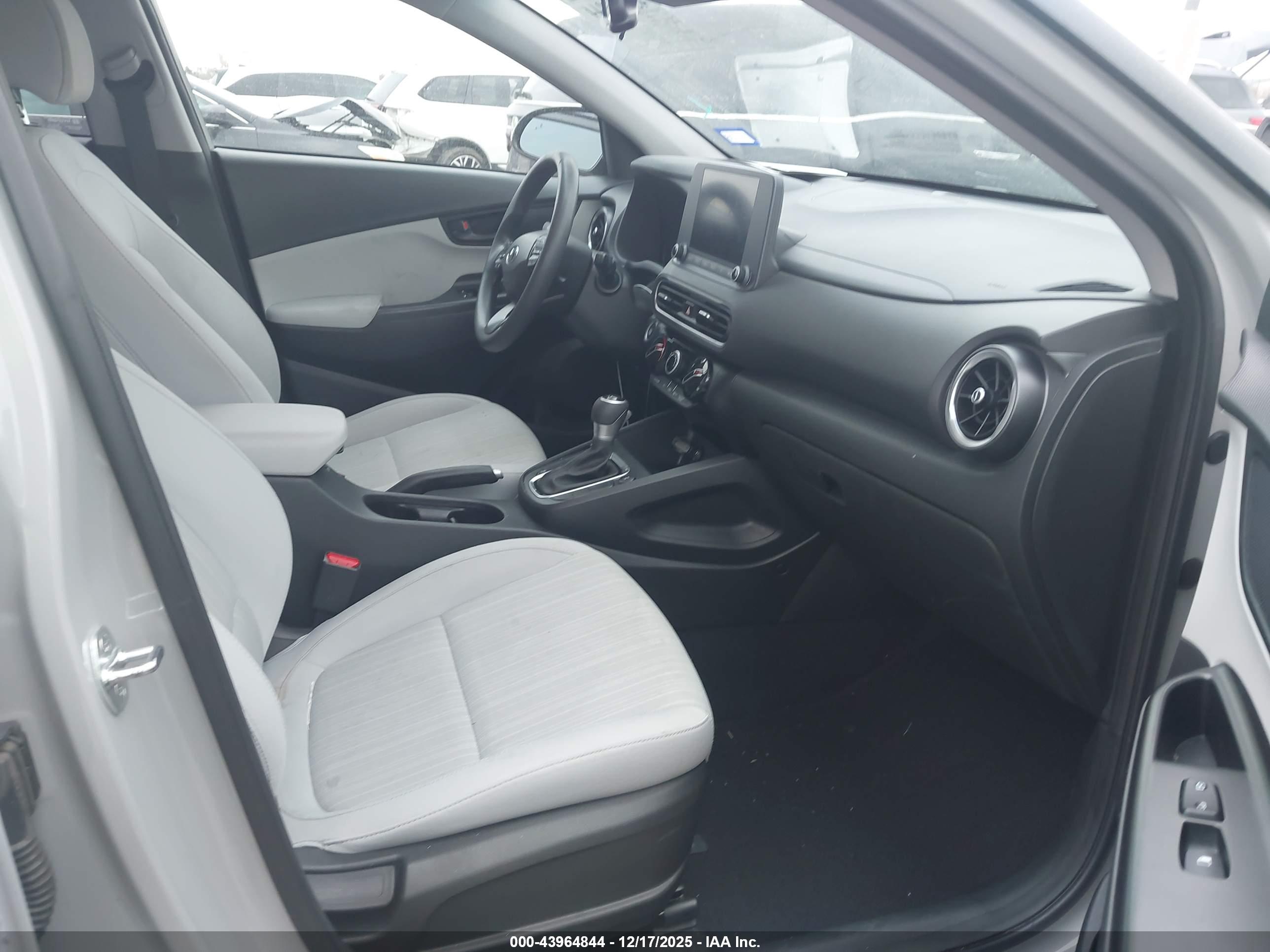 HYUNDAI KONA image 5