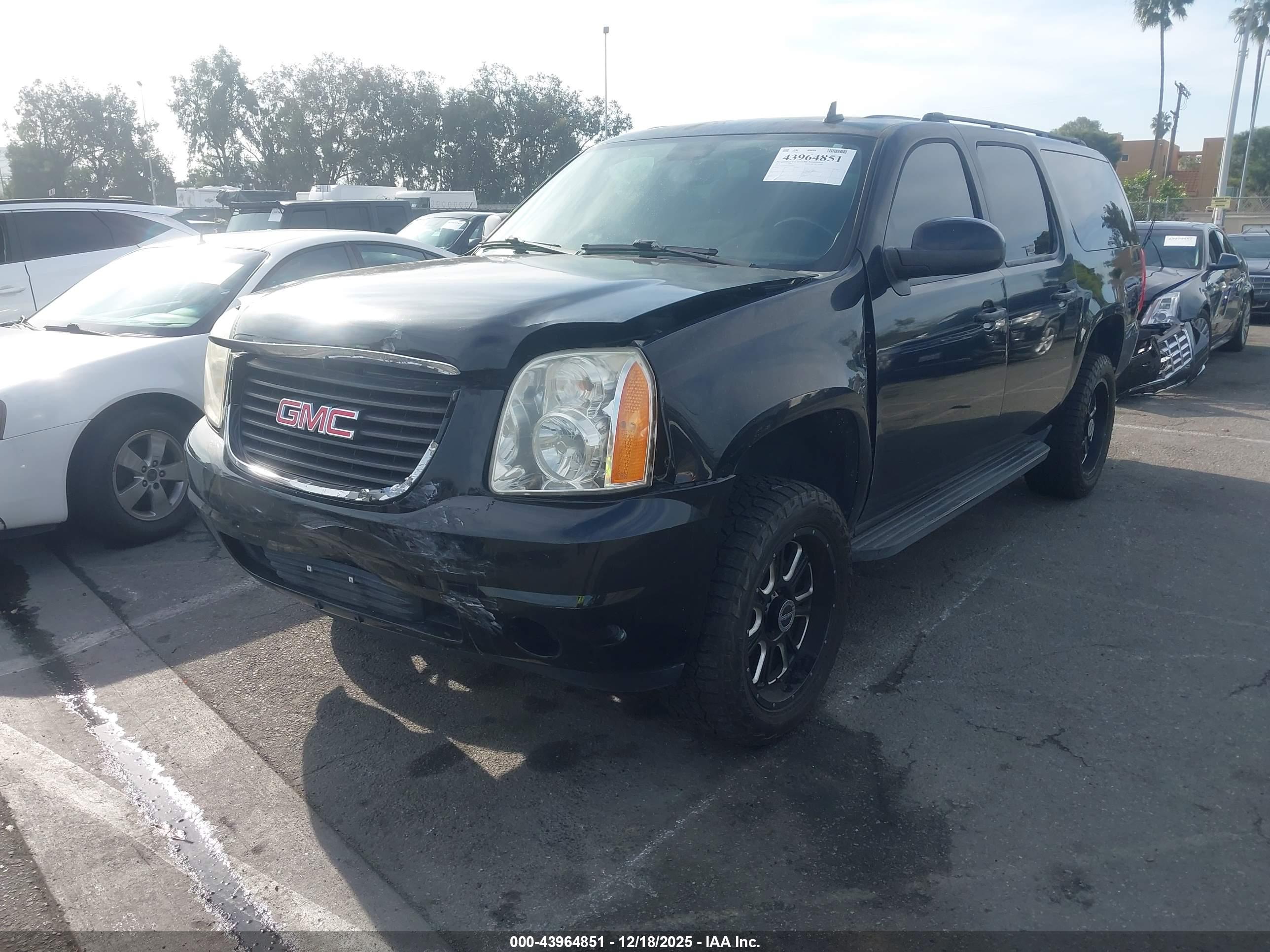 GMC YUKON image 2