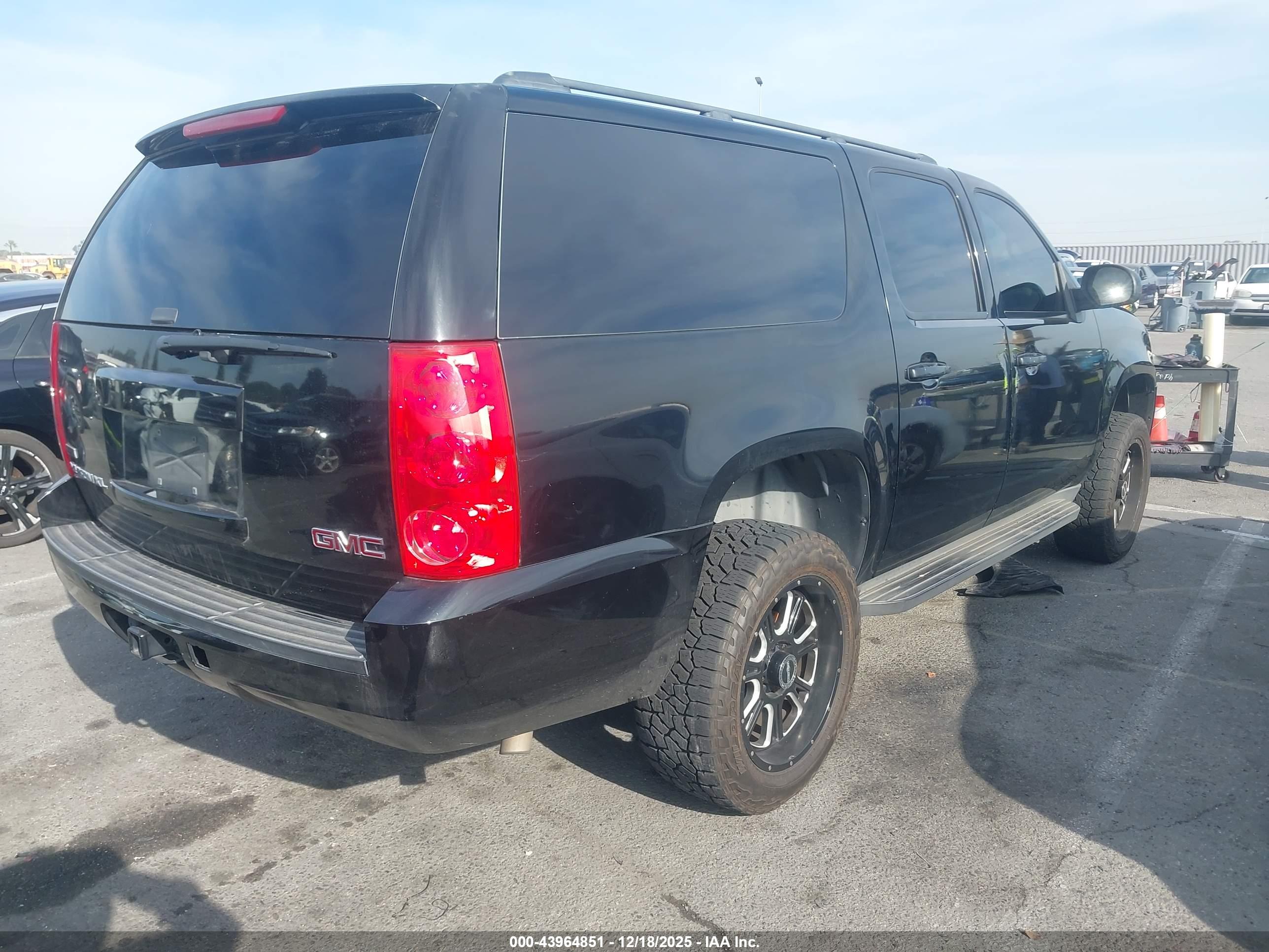 GMC YUKON image 4