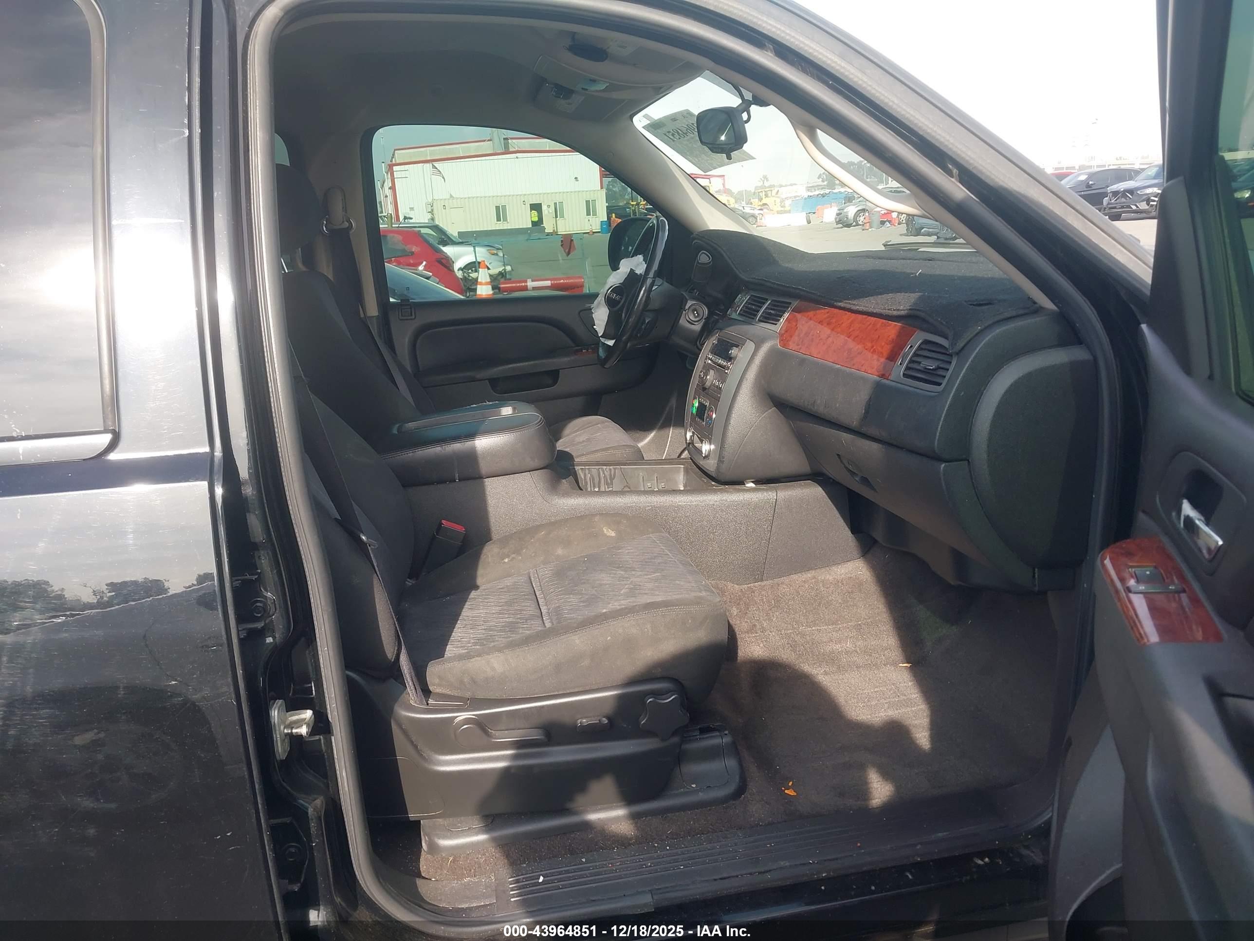 GMC YUKON image 5
