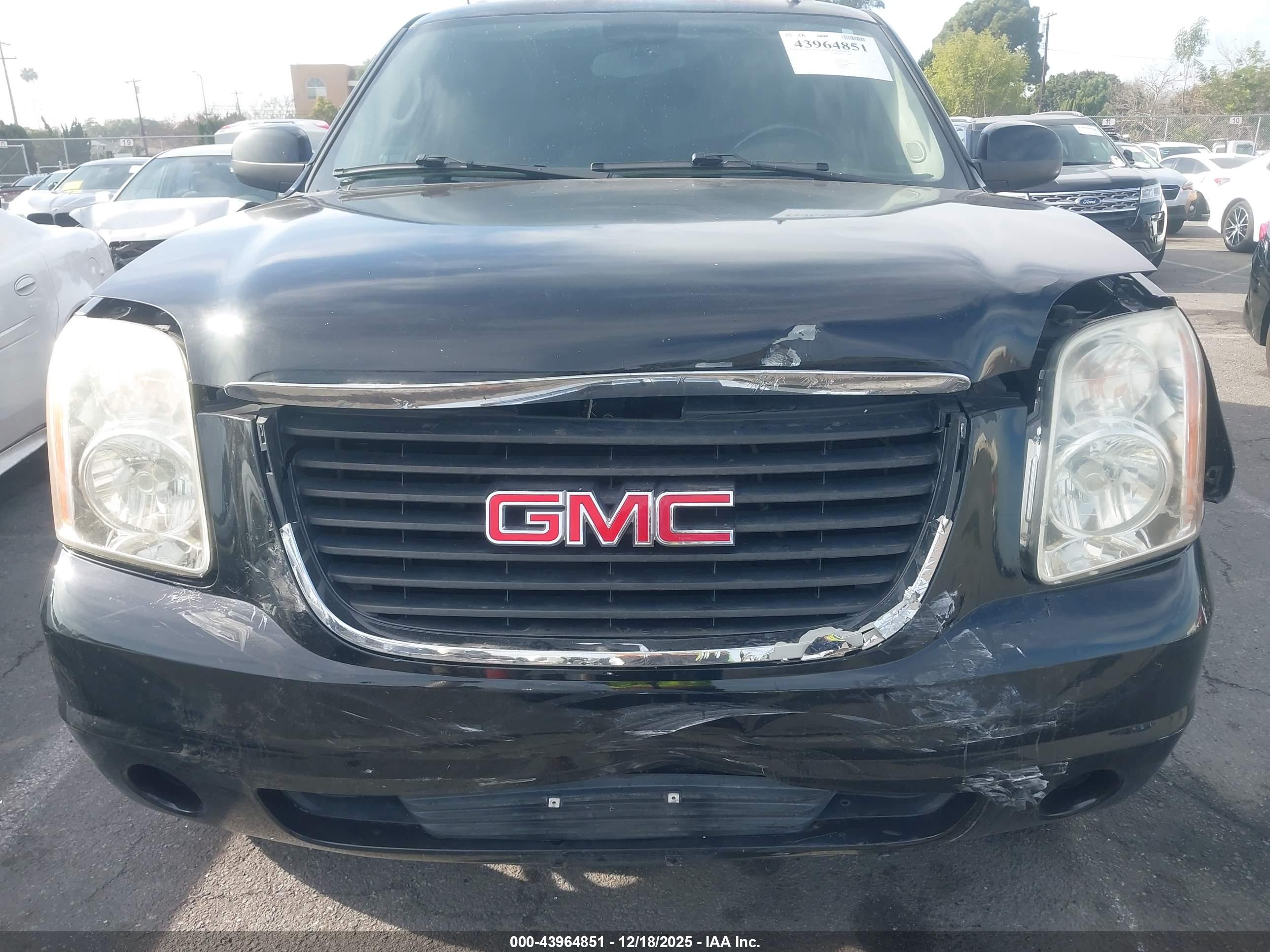 GMC YUKON image 6