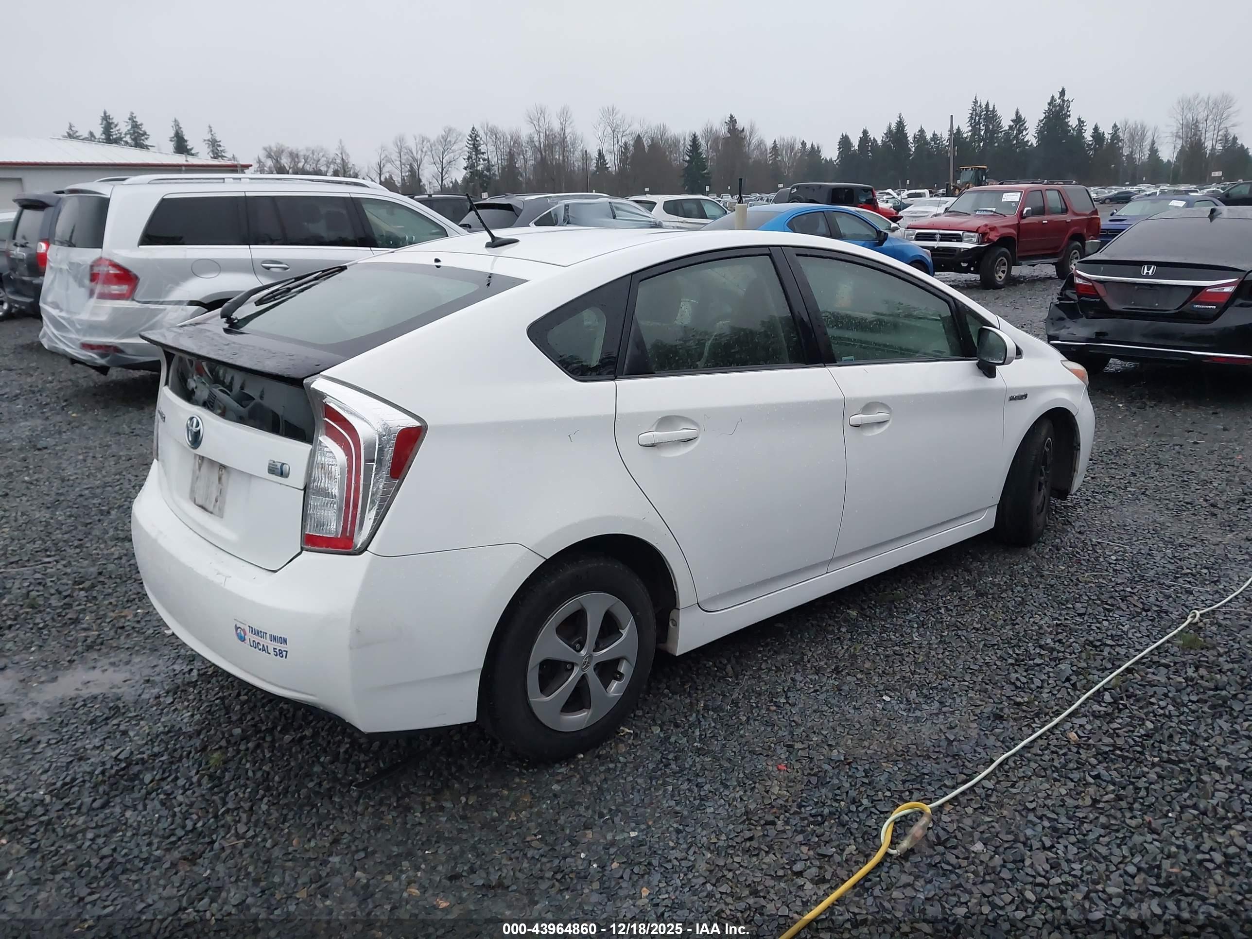 TOYOTA PRIUS image 4