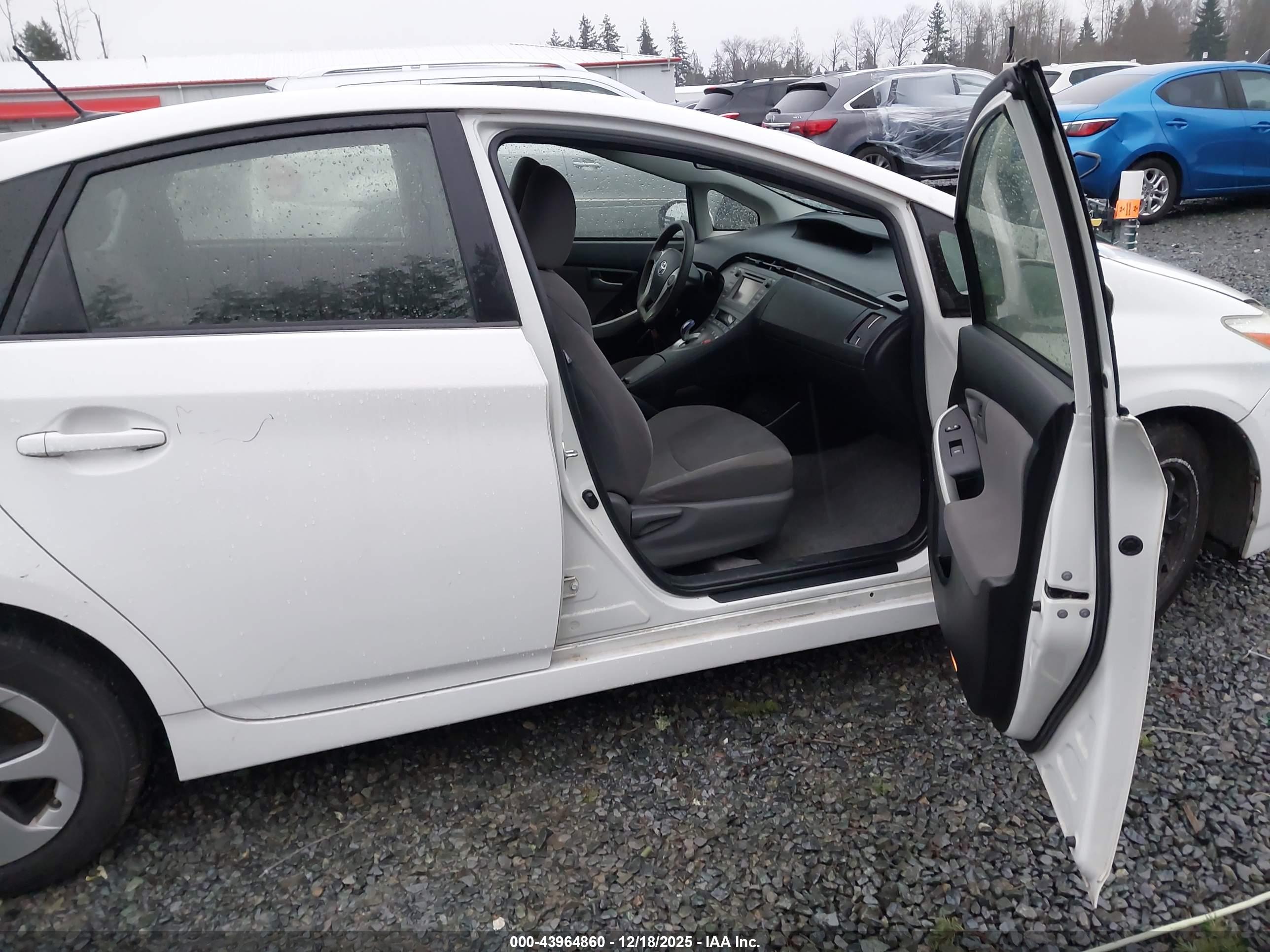 TOYOTA PRIUS image 5