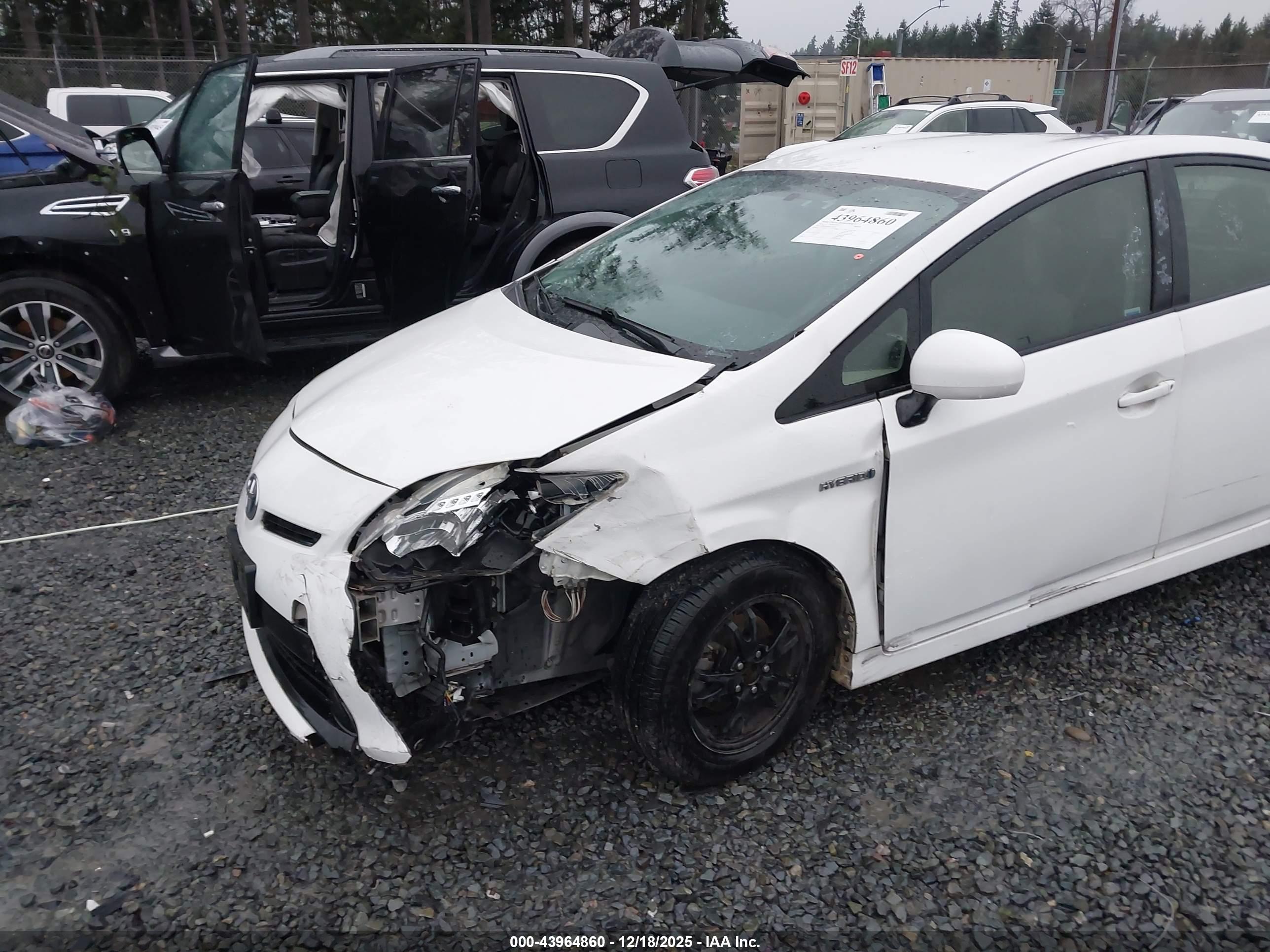 TOYOTA PRIUS image 6