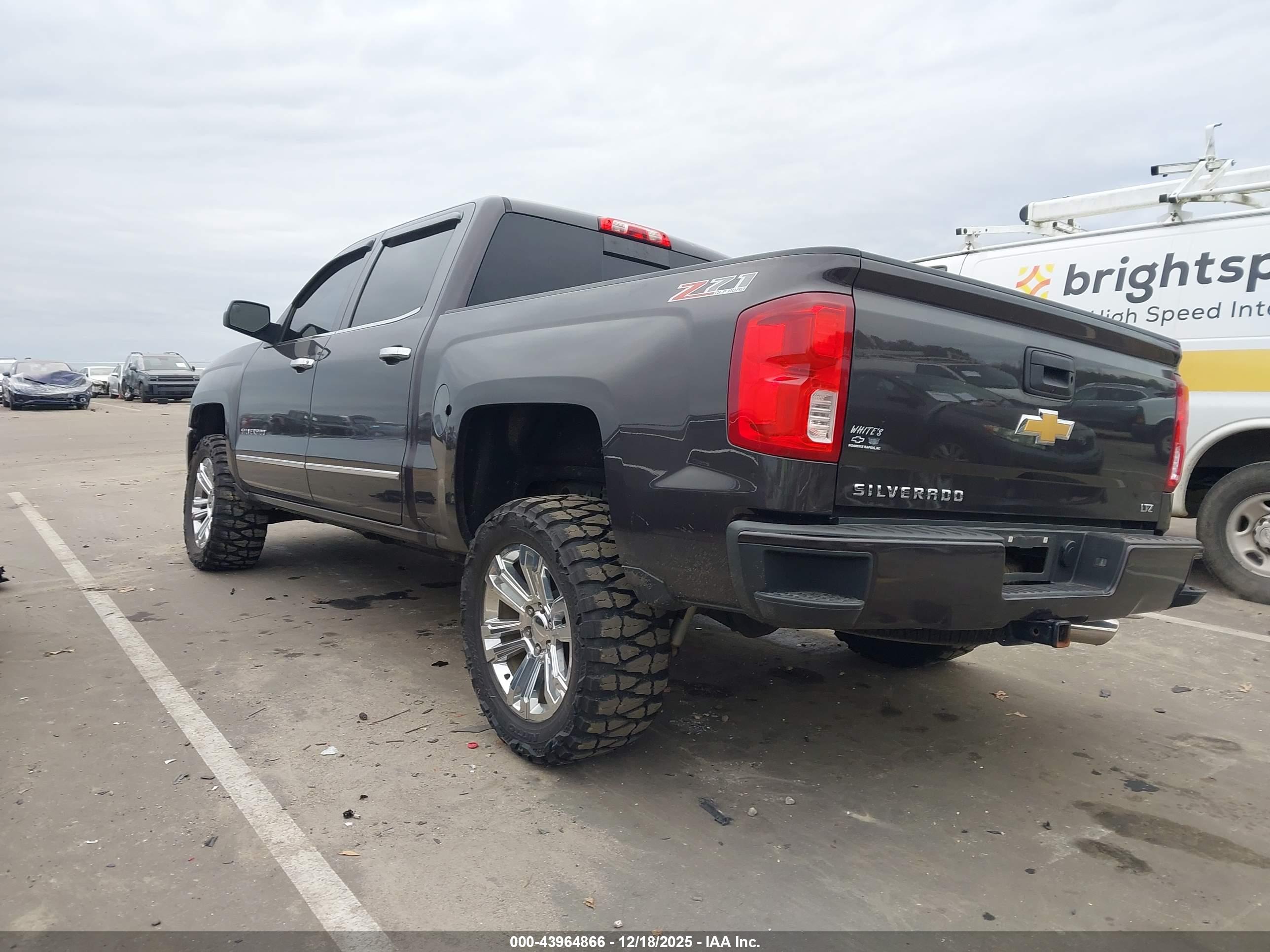 CHEVROLET SILVERADO image 3