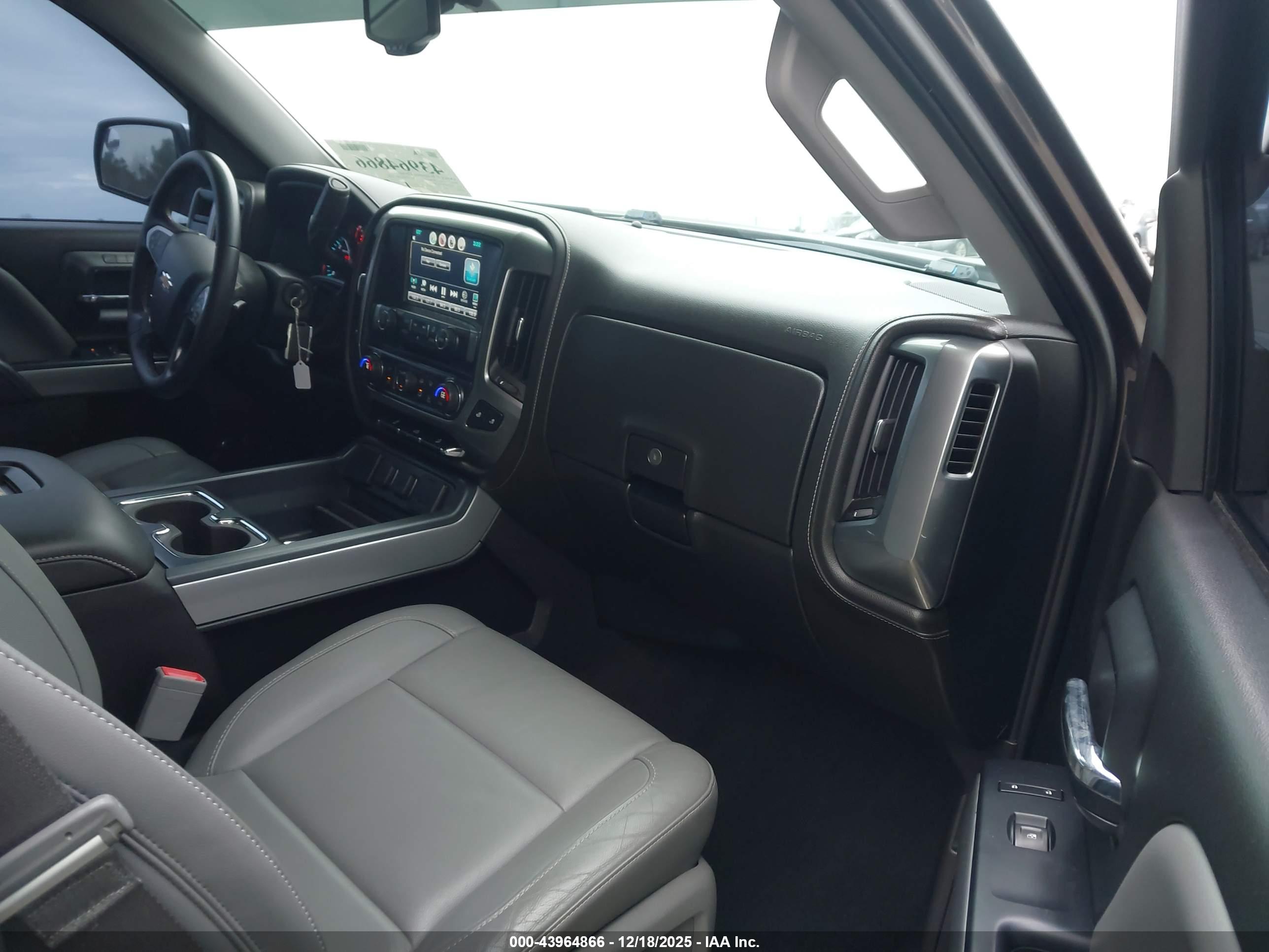 CHEVROLET SILVERADO image 5
