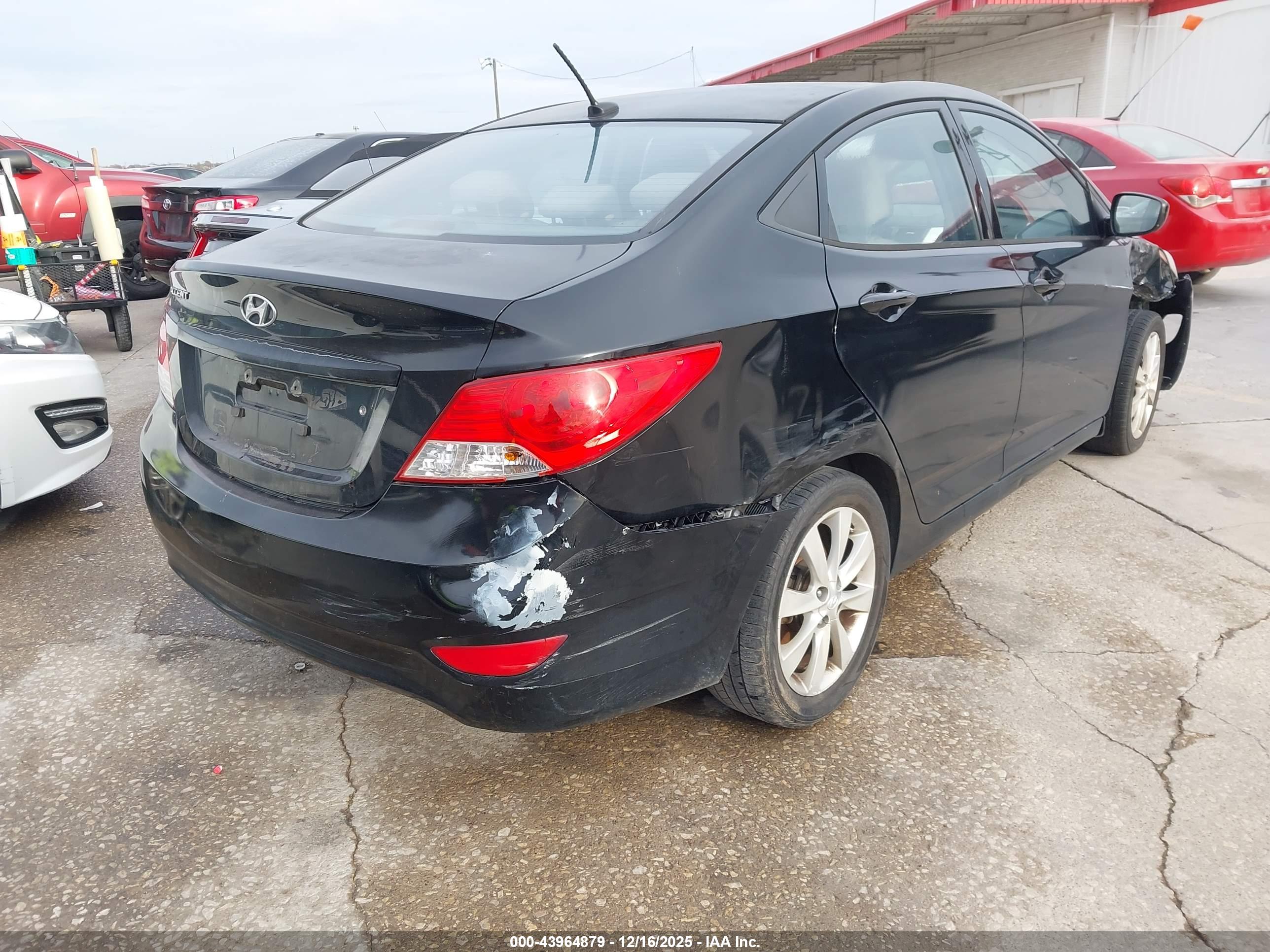 HYUNDAI ACCENT image 4