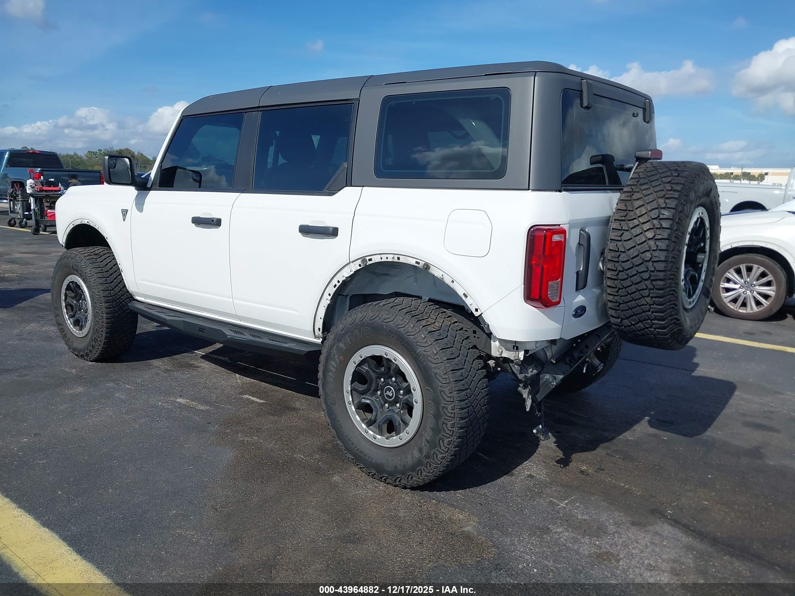FORD BRONCO image 3