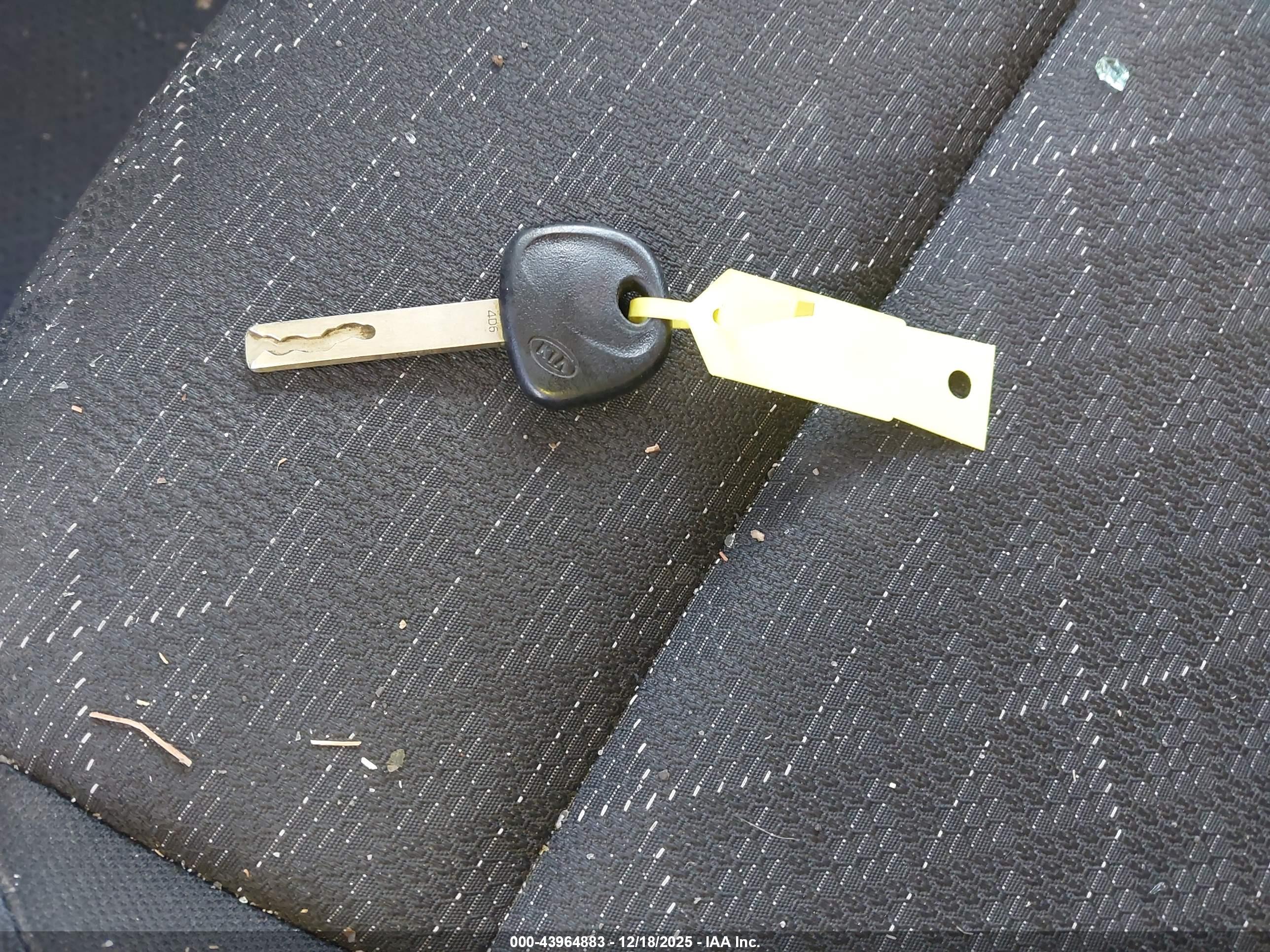 KIA RIO image 11