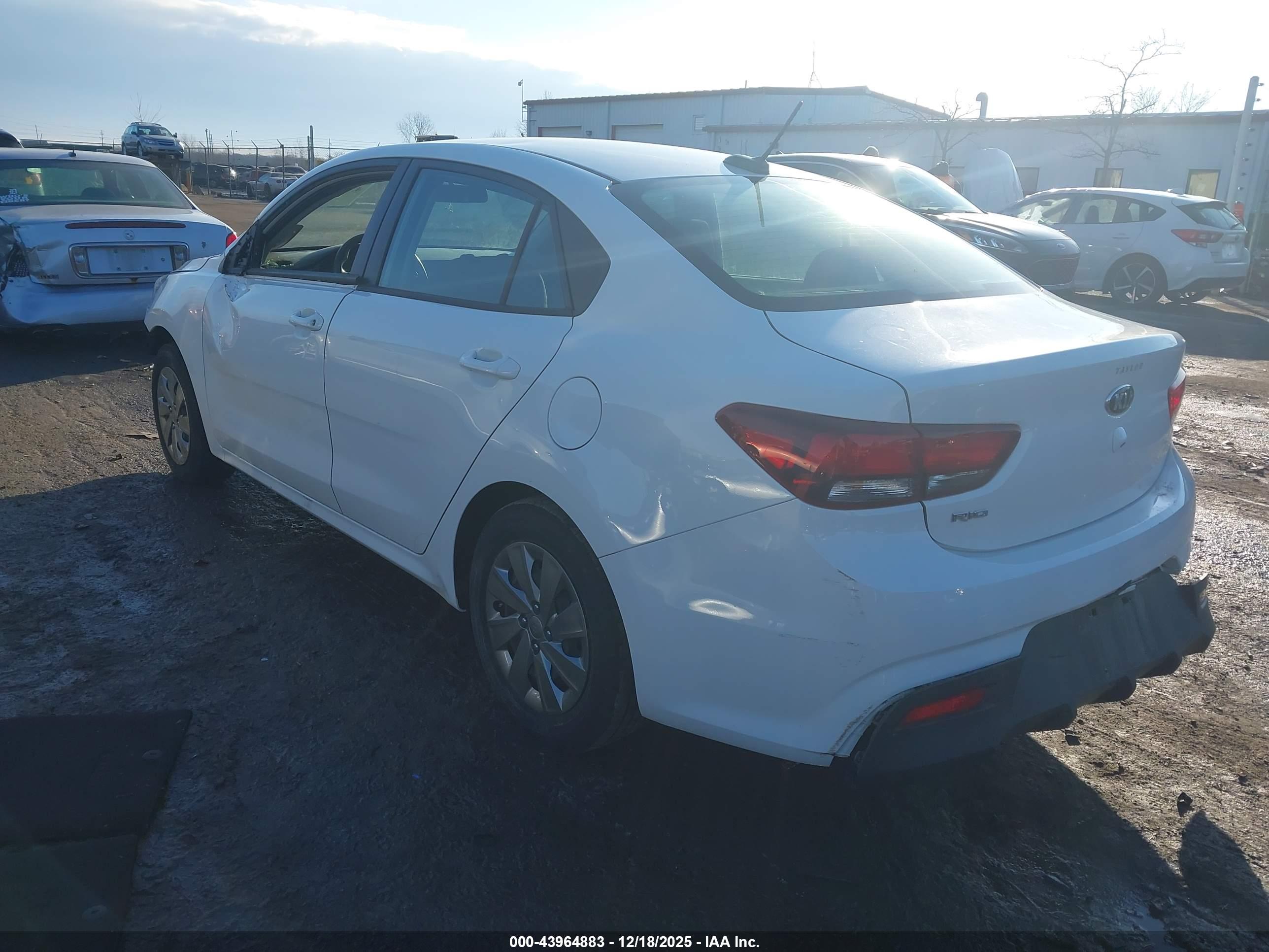 KIA RIO image 3