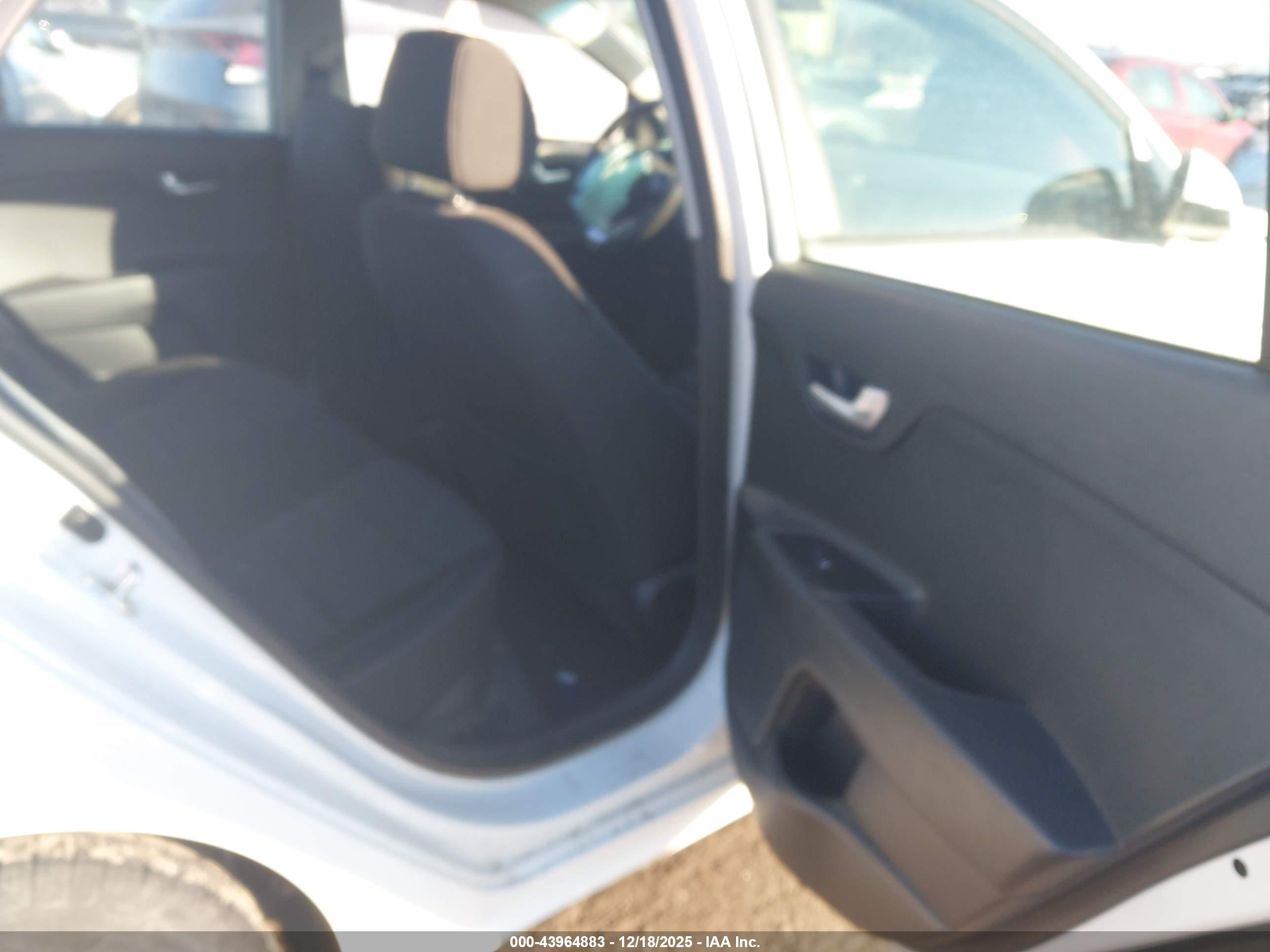 KIA RIO image 8