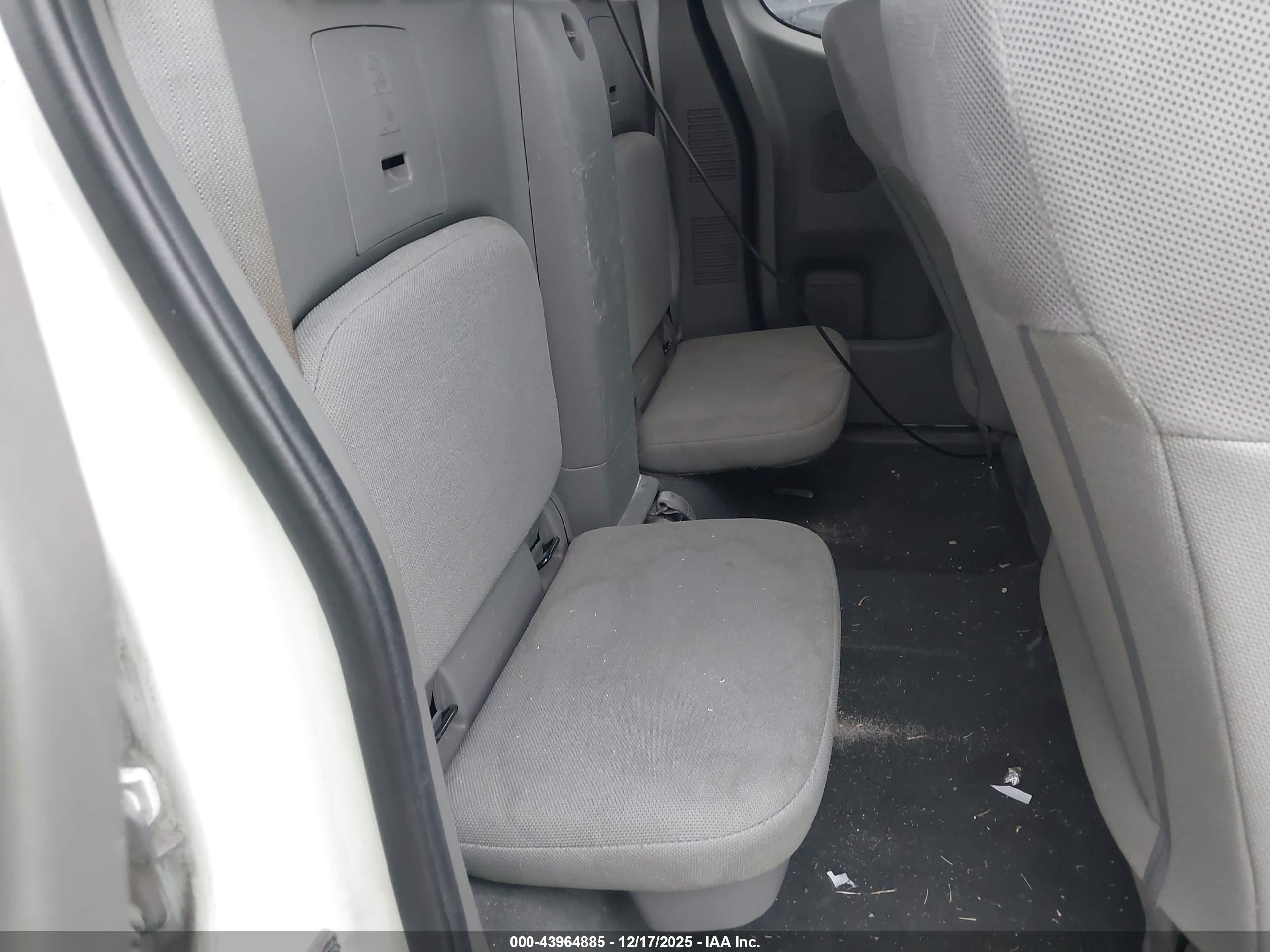 NISSAN FRONTIER image 8