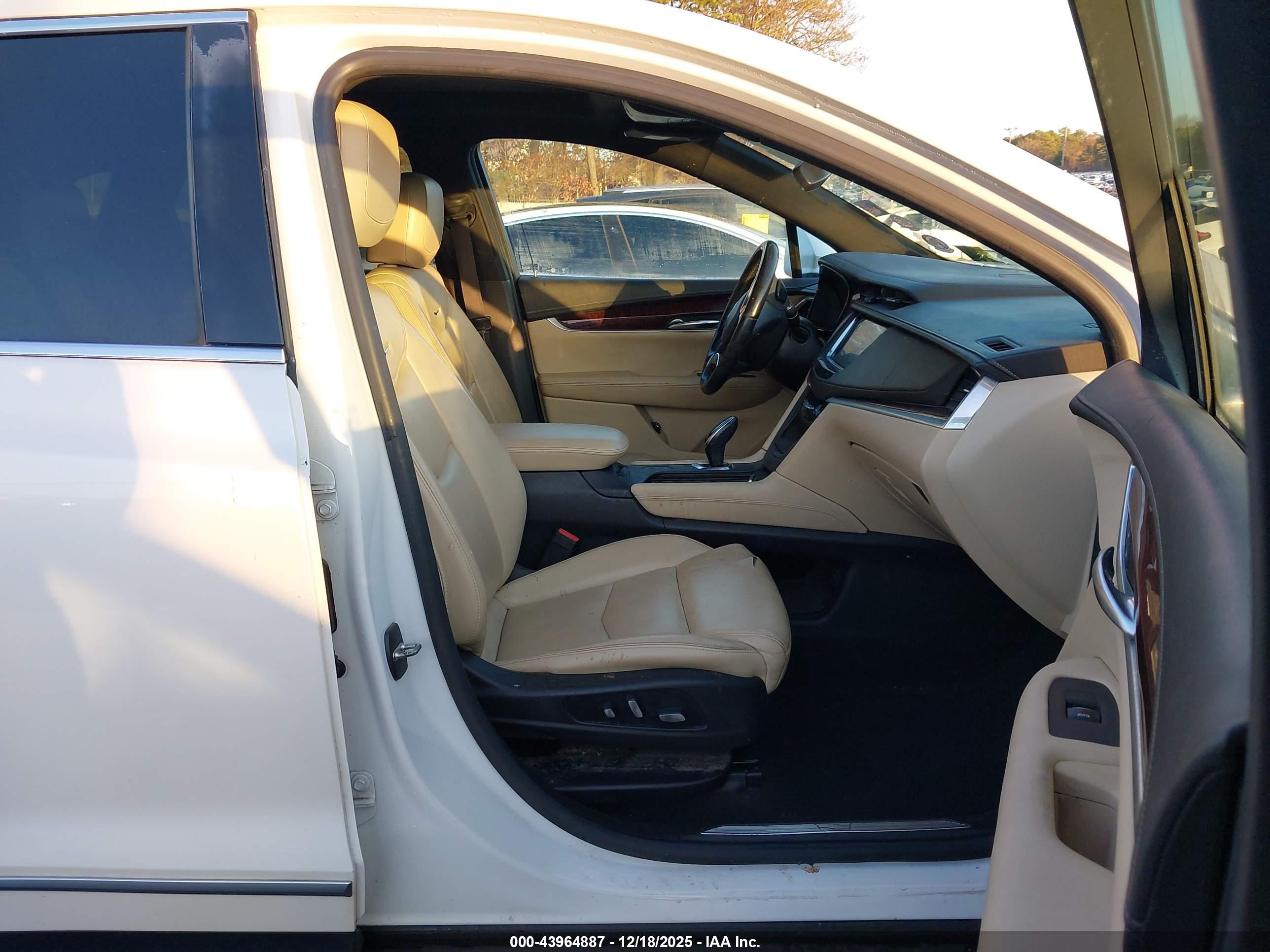 CADILLAC XT5 image 5