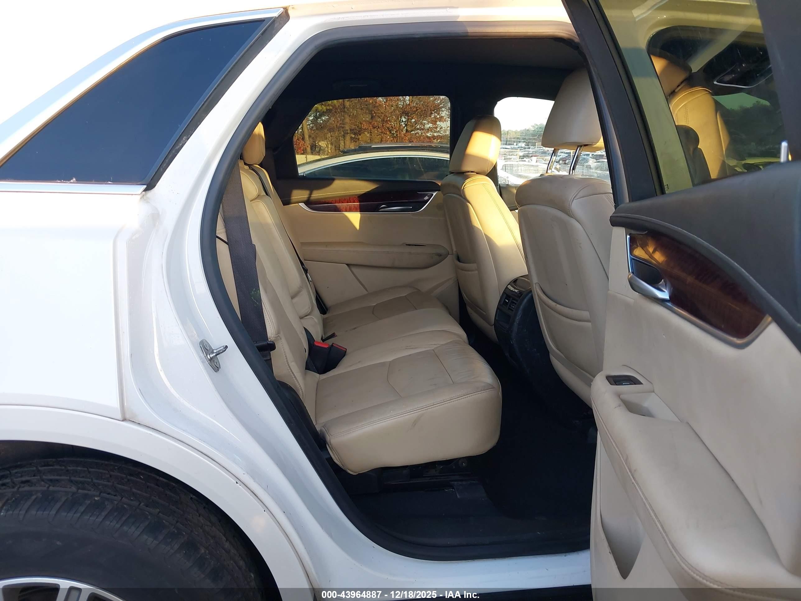 CADILLAC XT5 image 8