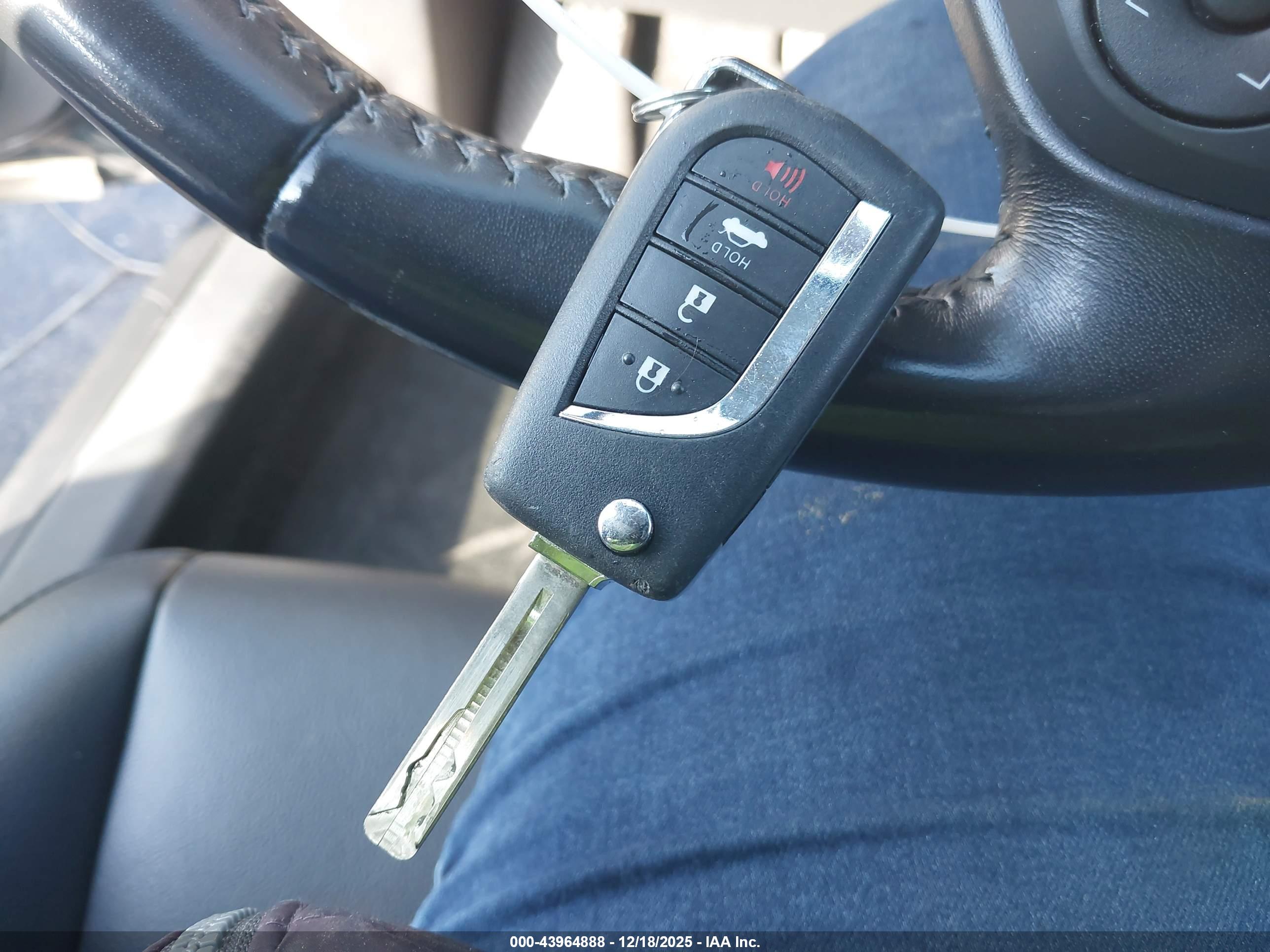 TOYOTA CAMRY image 11