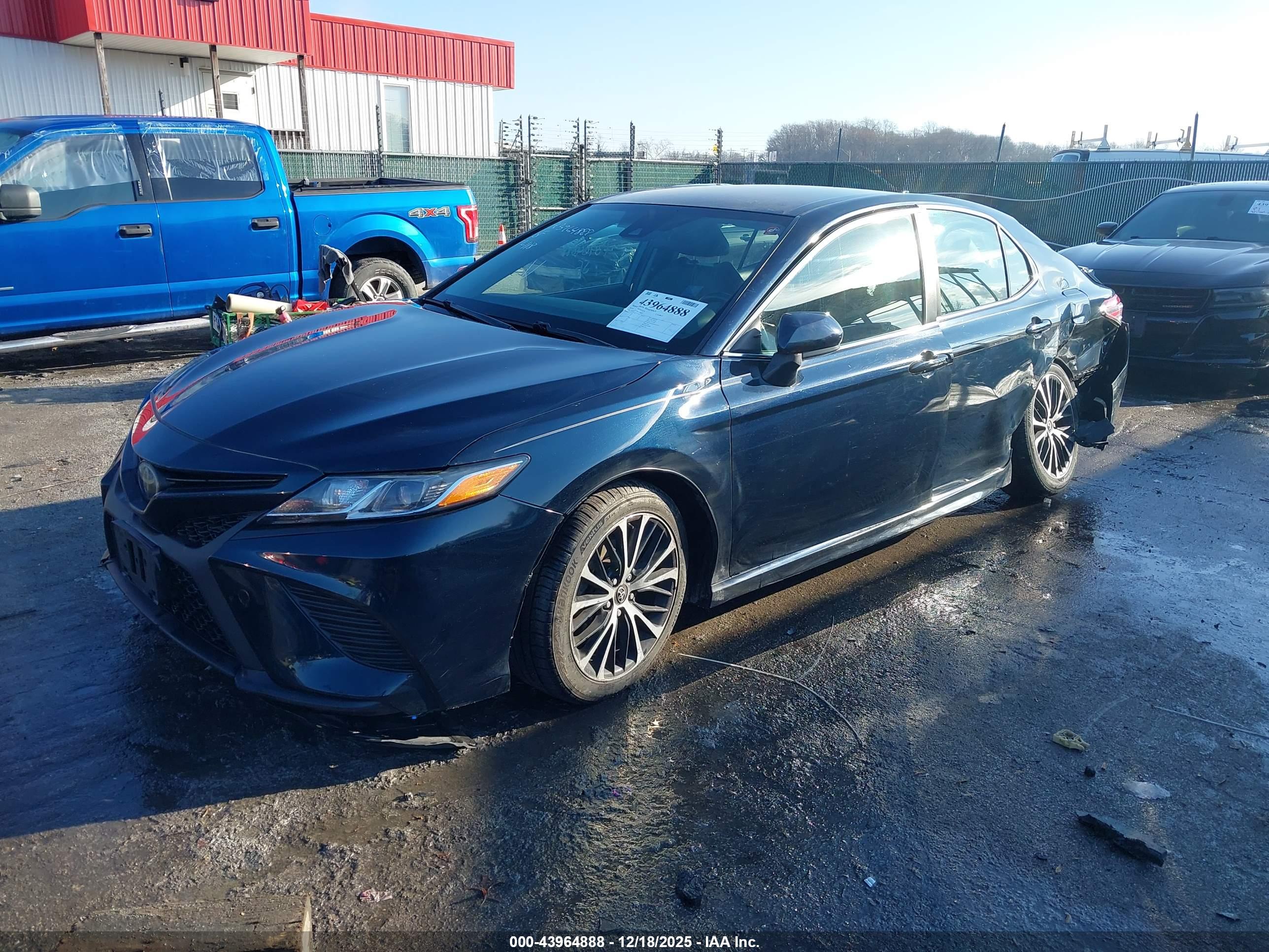 TOYOTA CAMRY image 2