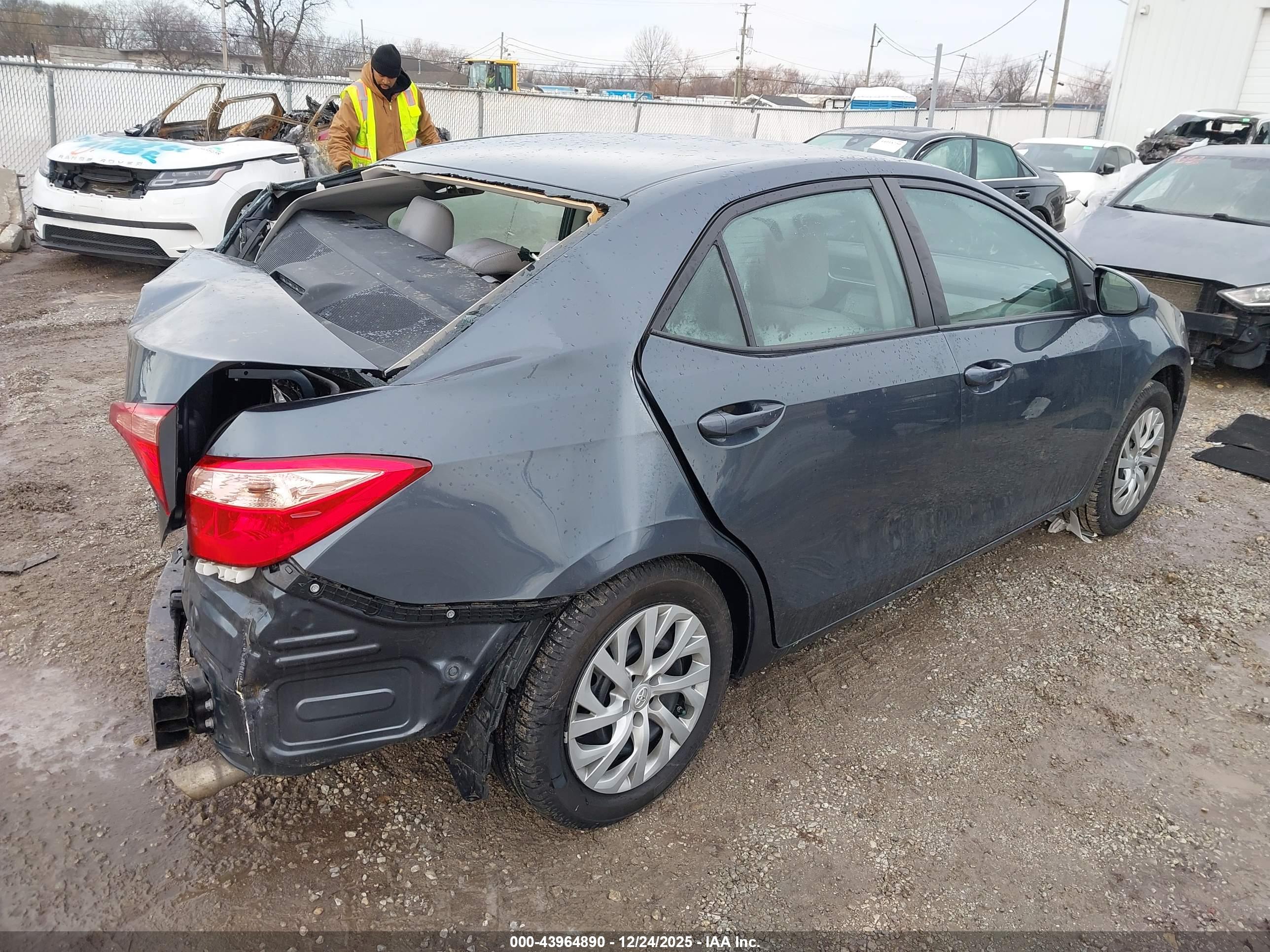TOYOTA COROLLA image 4