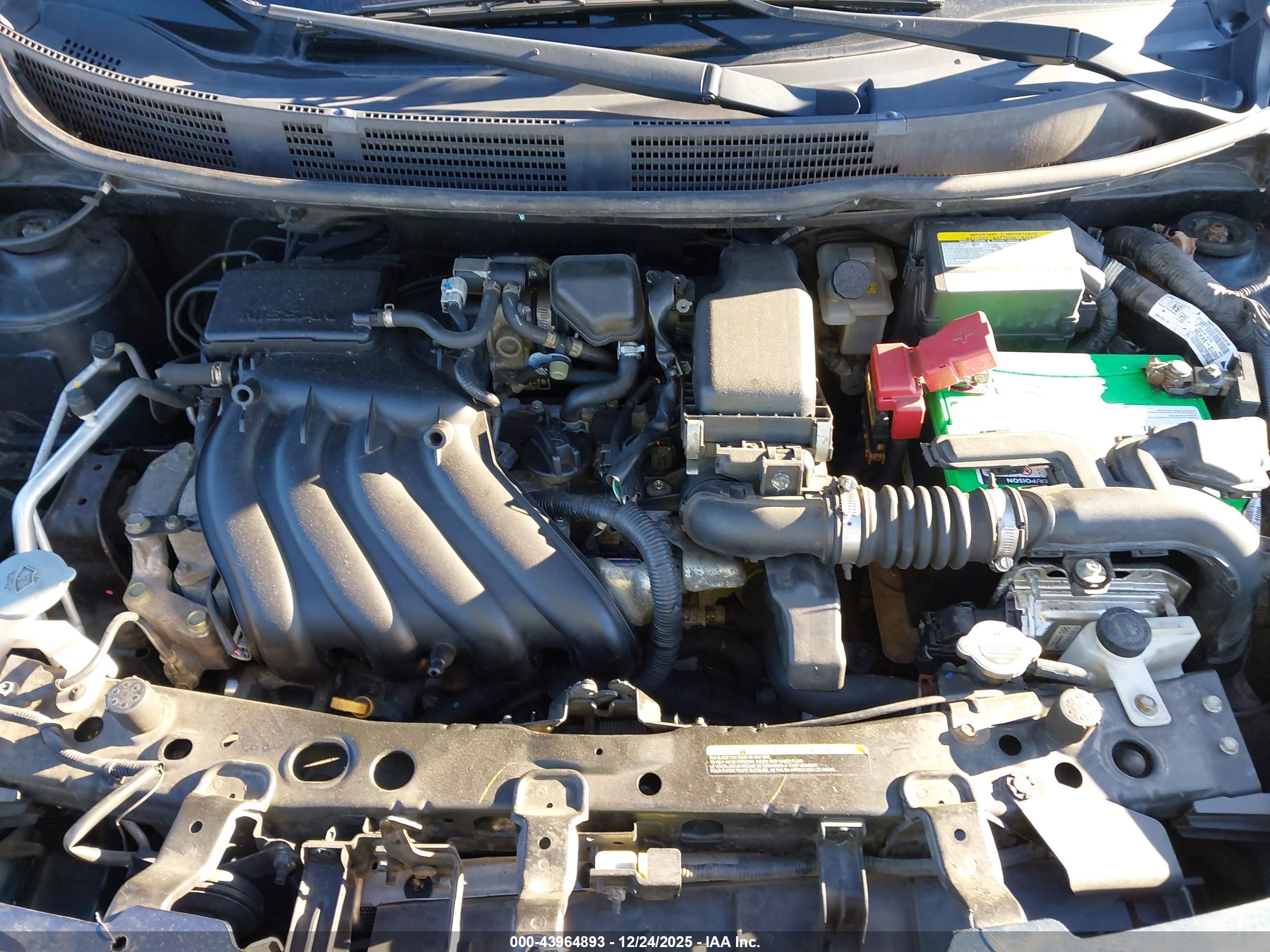 NISSAN VERSA image 10