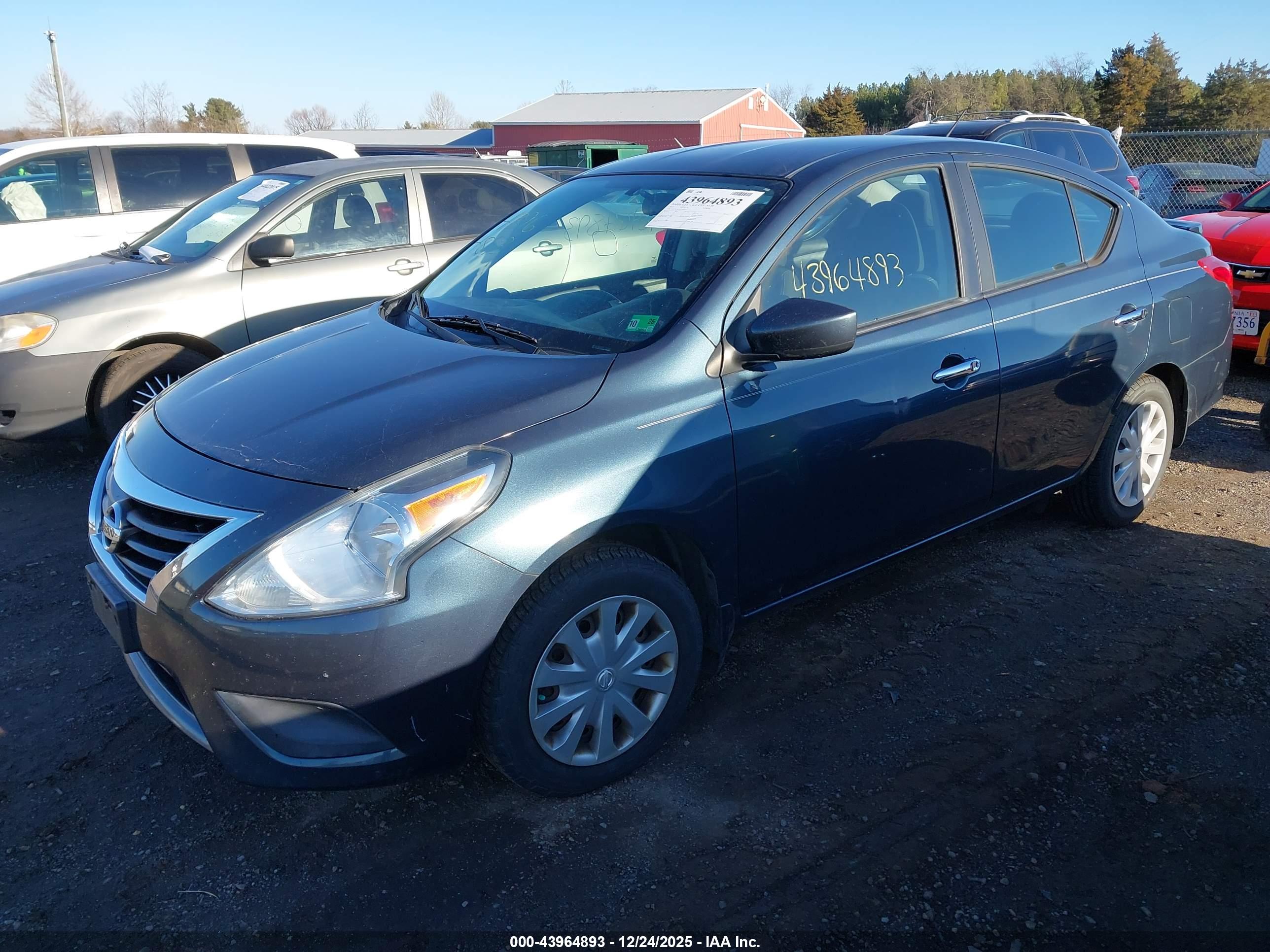 NISSAN VERSA image 2