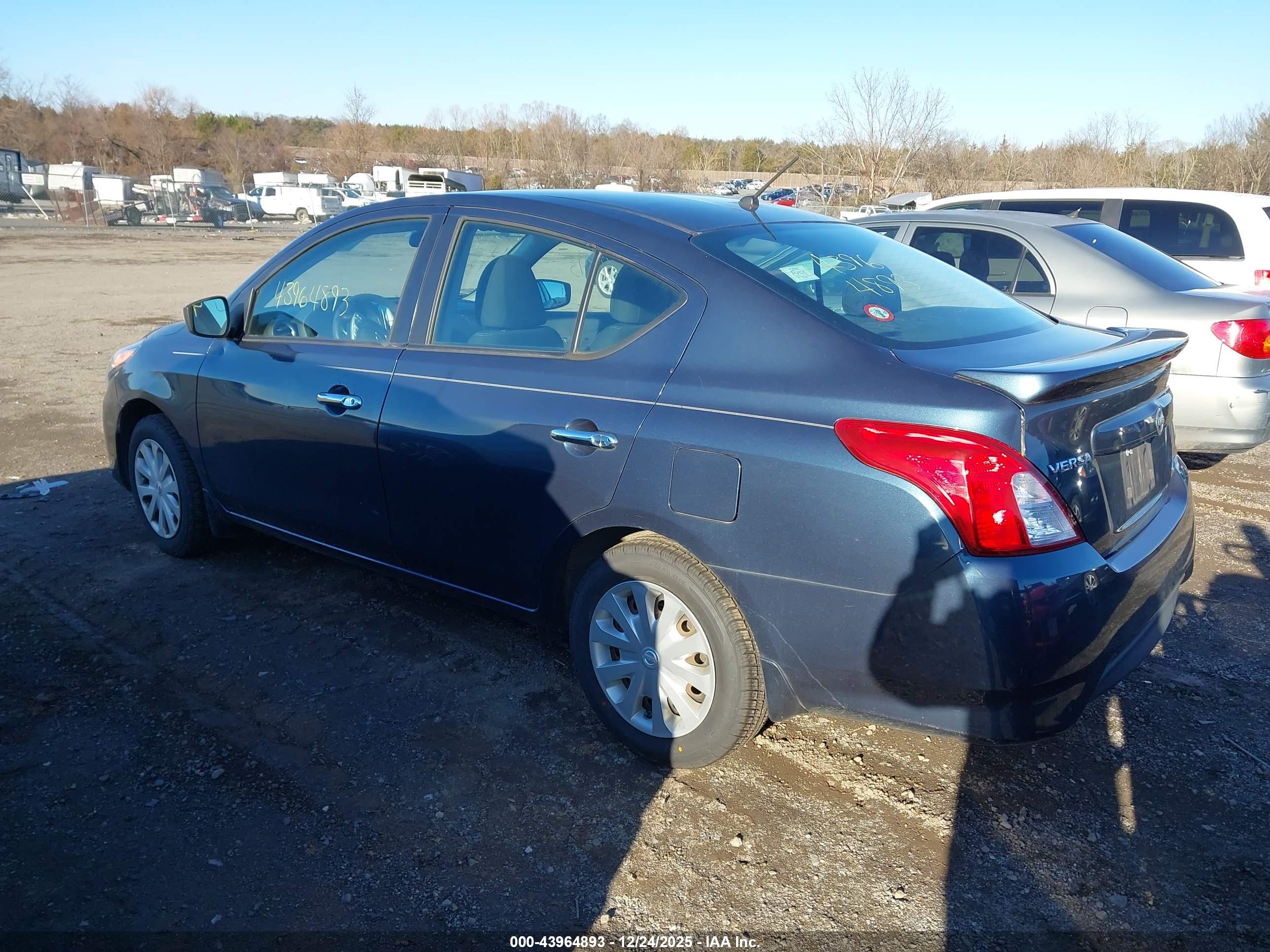 NISSAN VERSA image 3