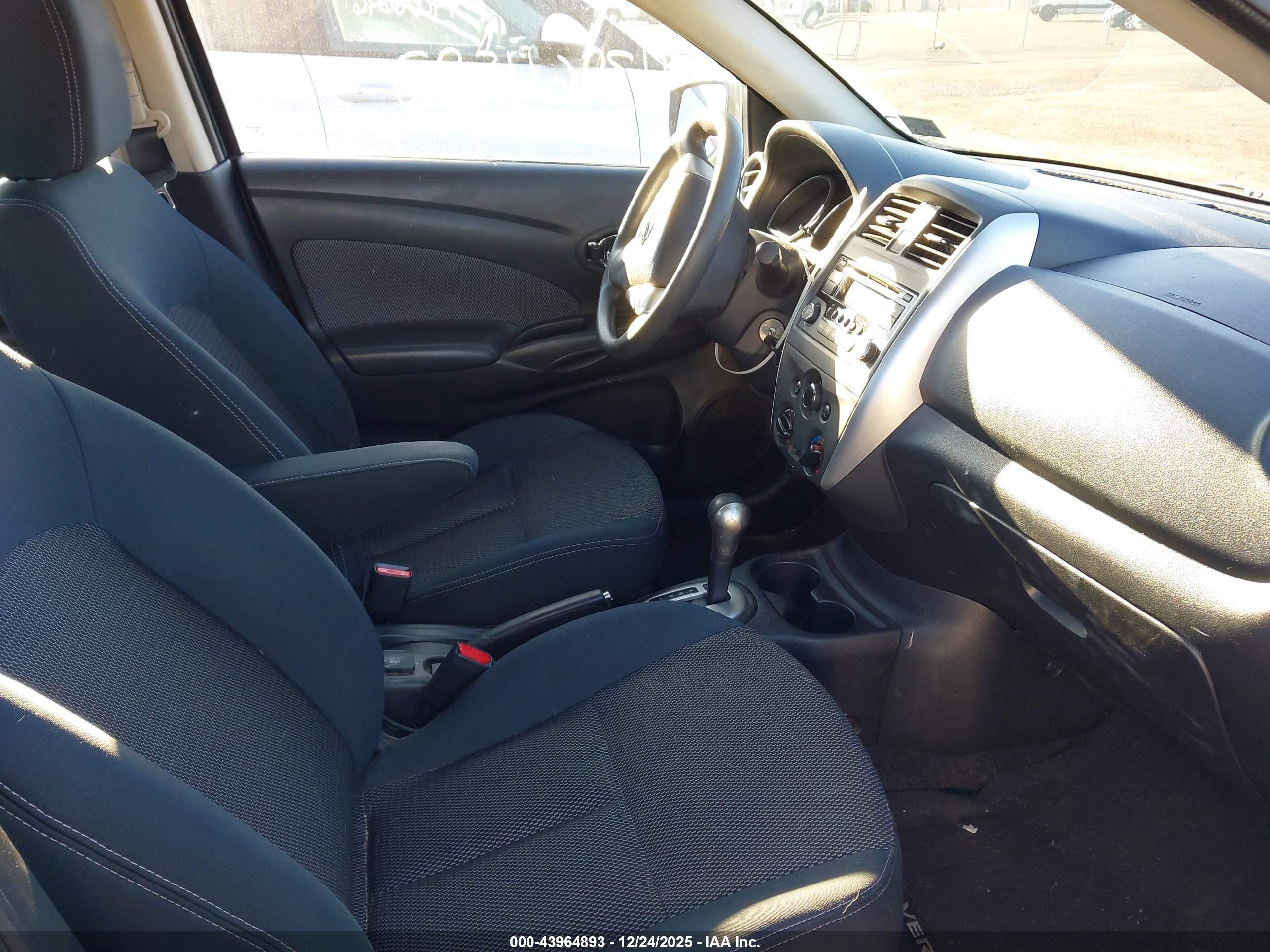 NISSAN VERSA image 5