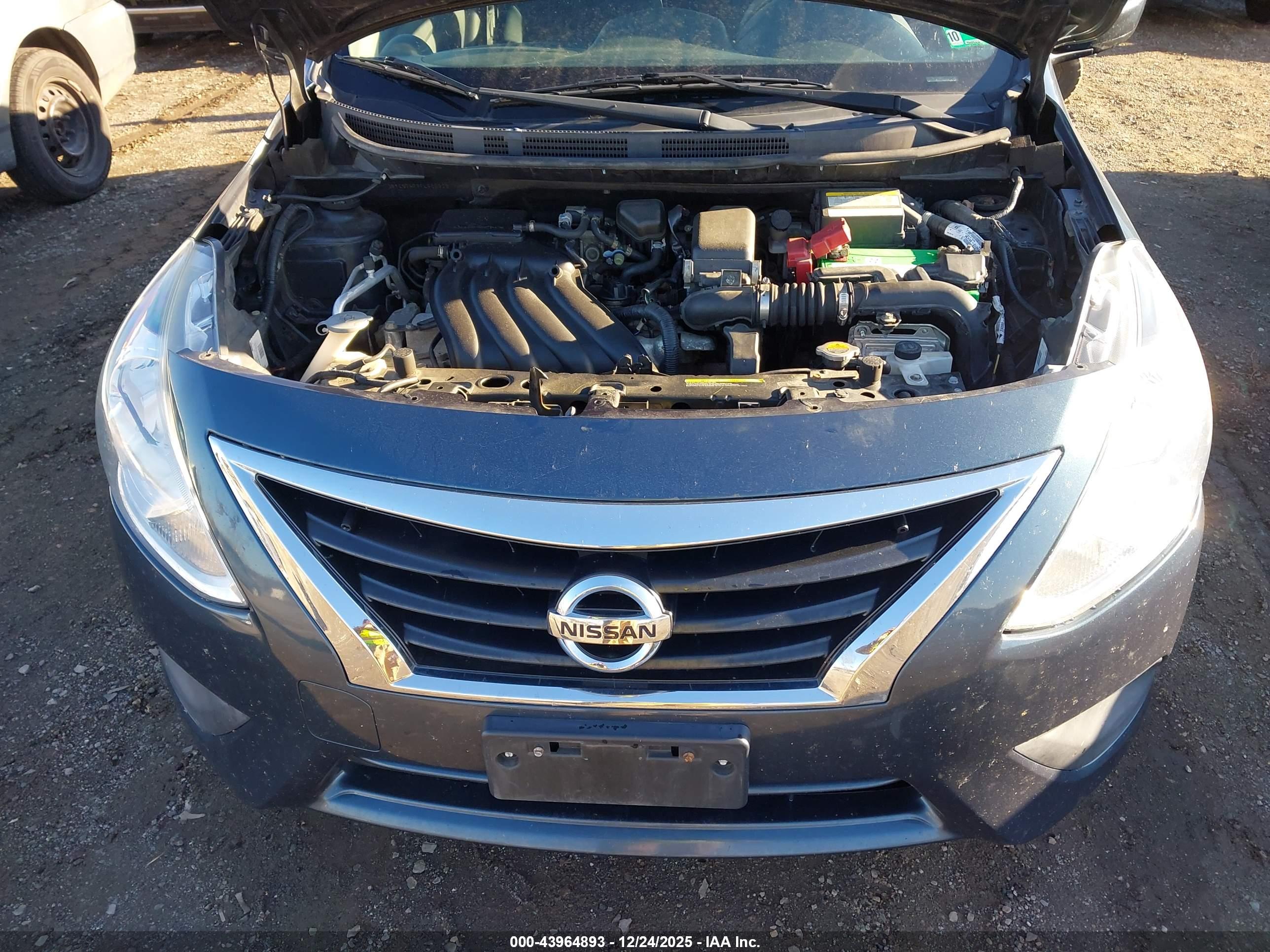 NISSAN VERSA image 6