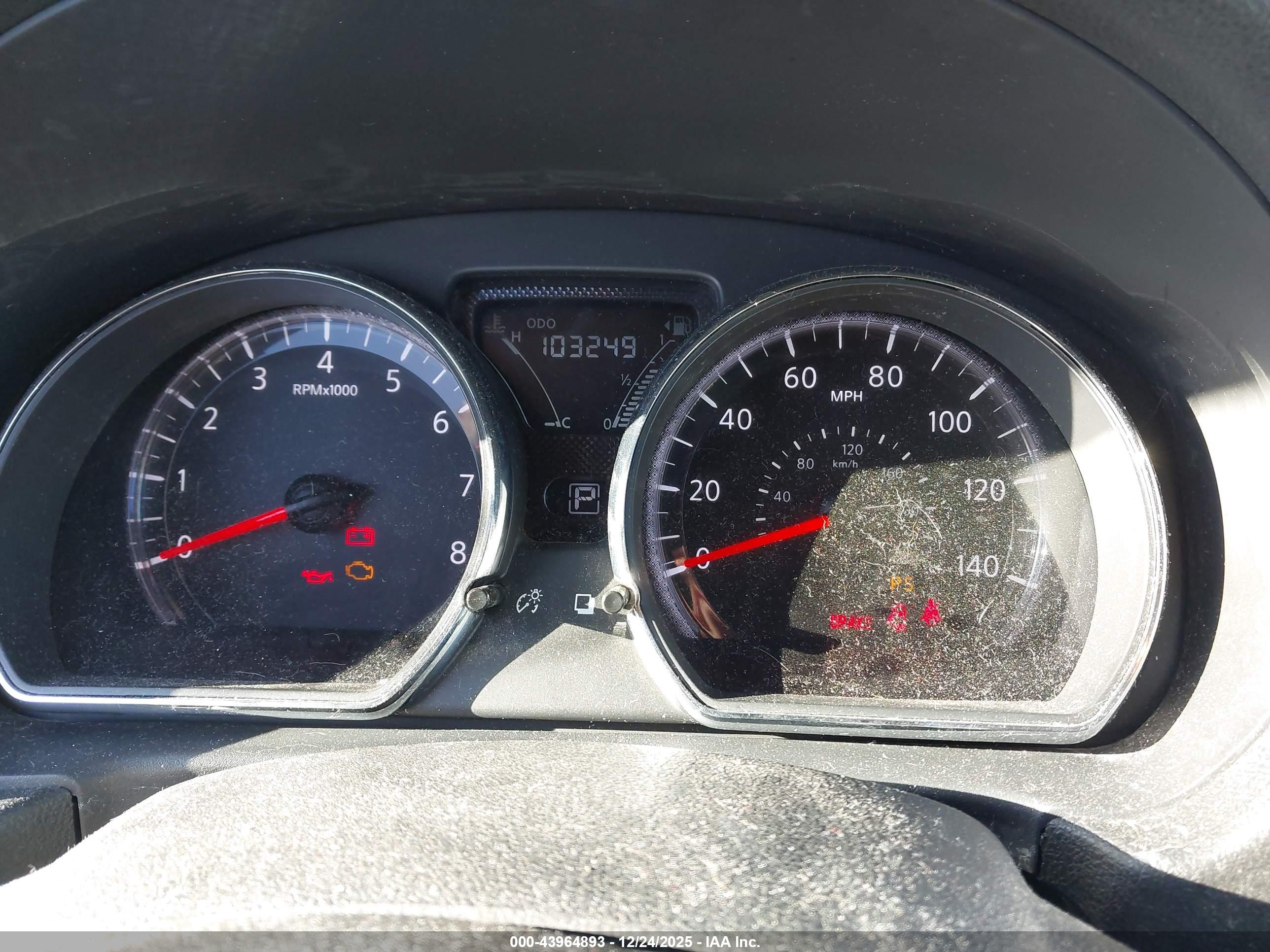NISSAN VERSA image 7