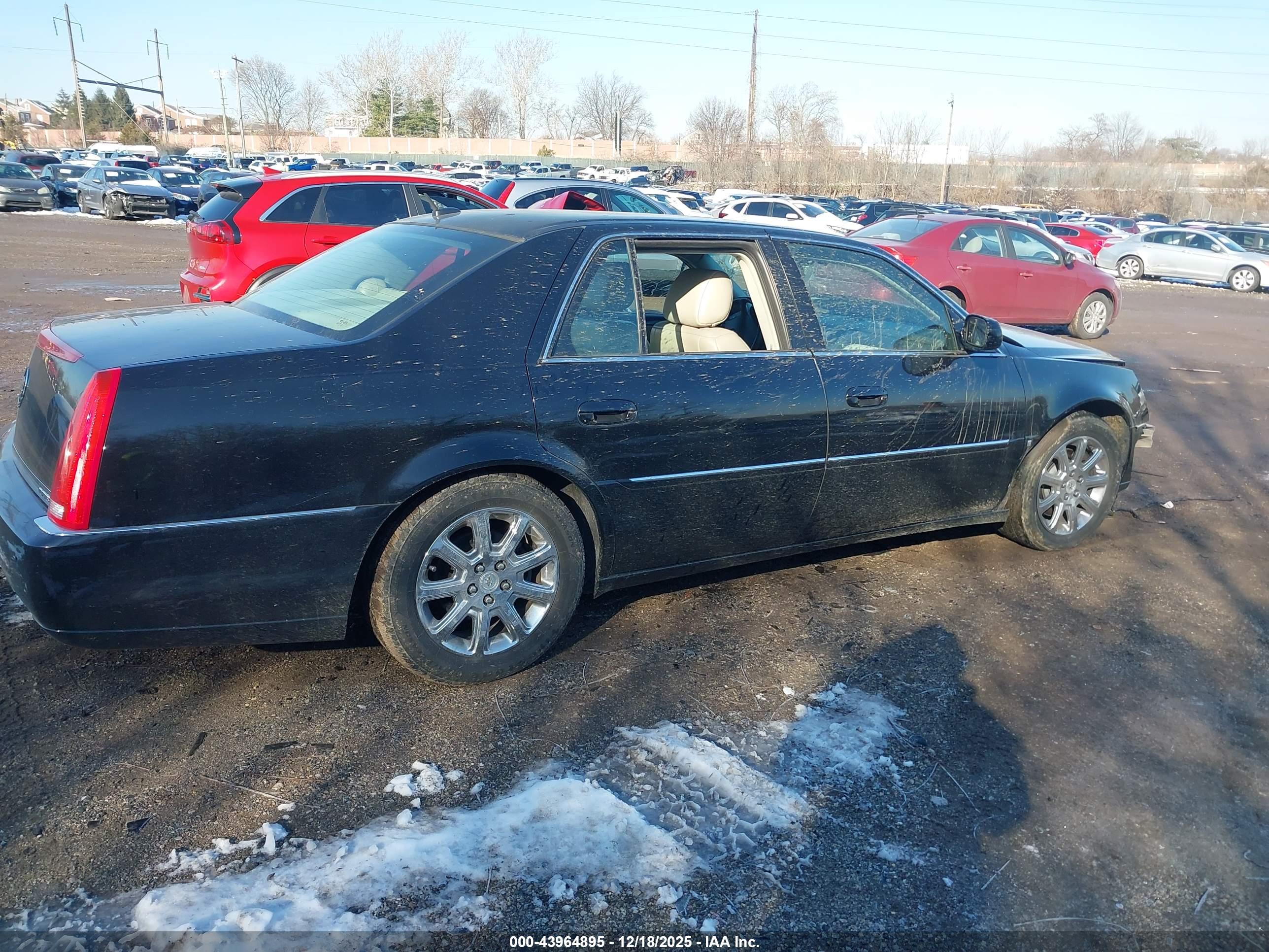 CADILLAC DTS image 4