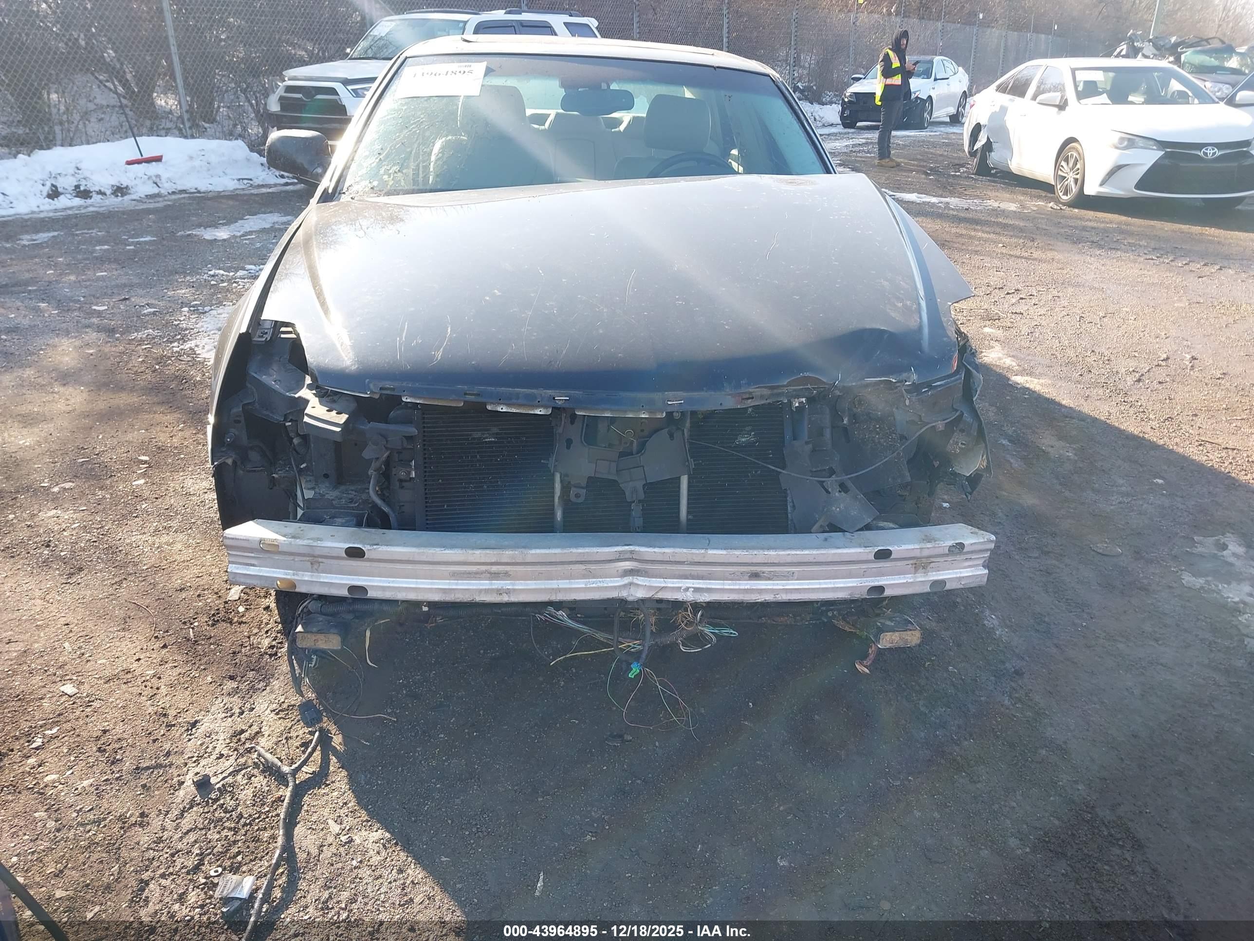 CADILLAC DTS image 6