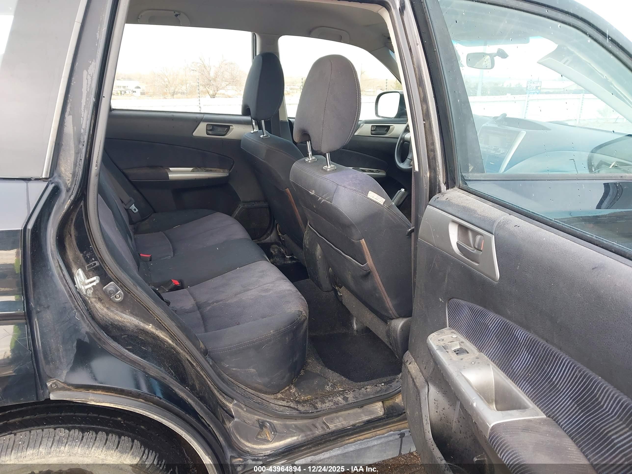 SUBARU FORESTER image 8
