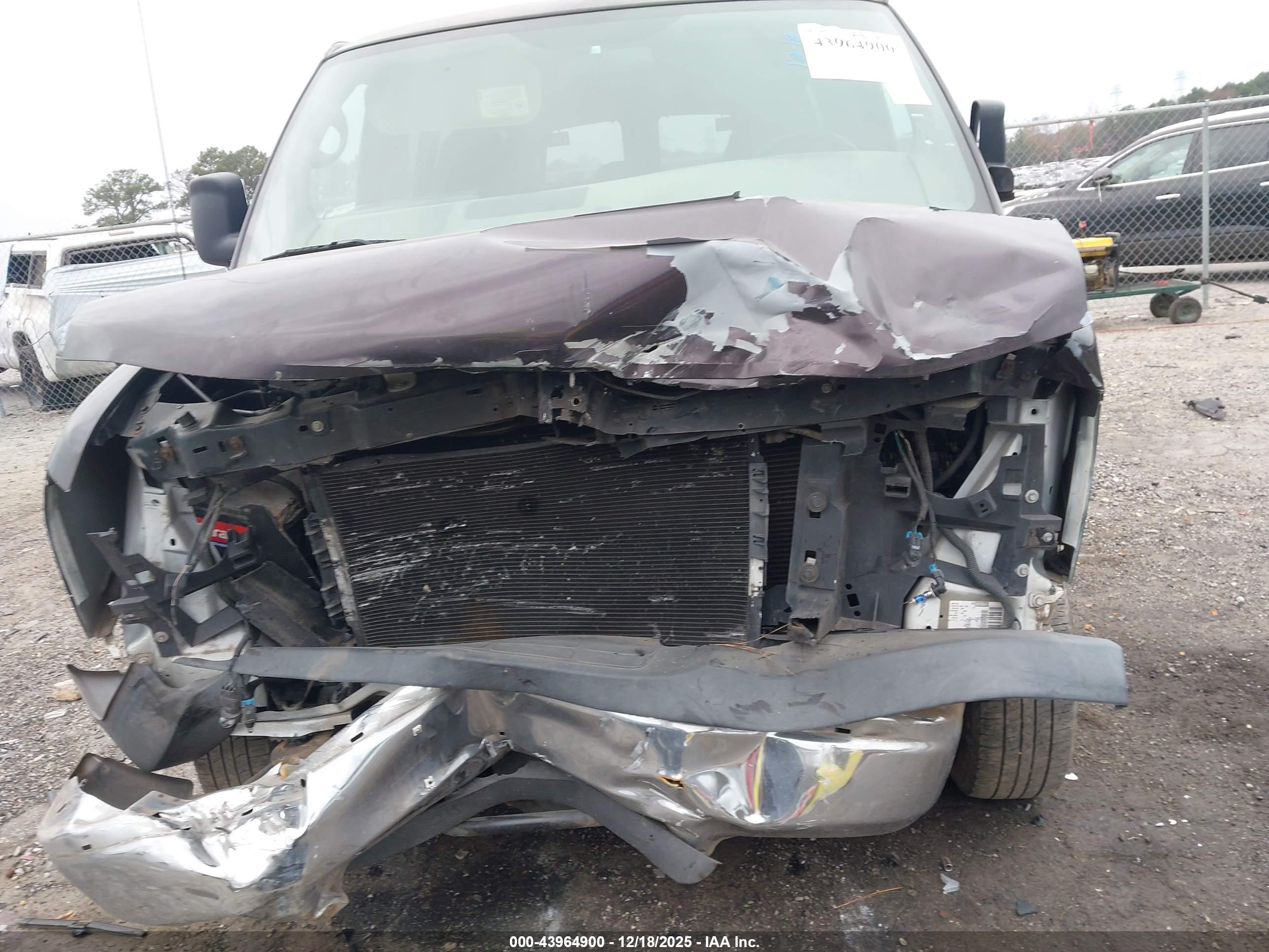 CHEVROLET EXPRESS image 6