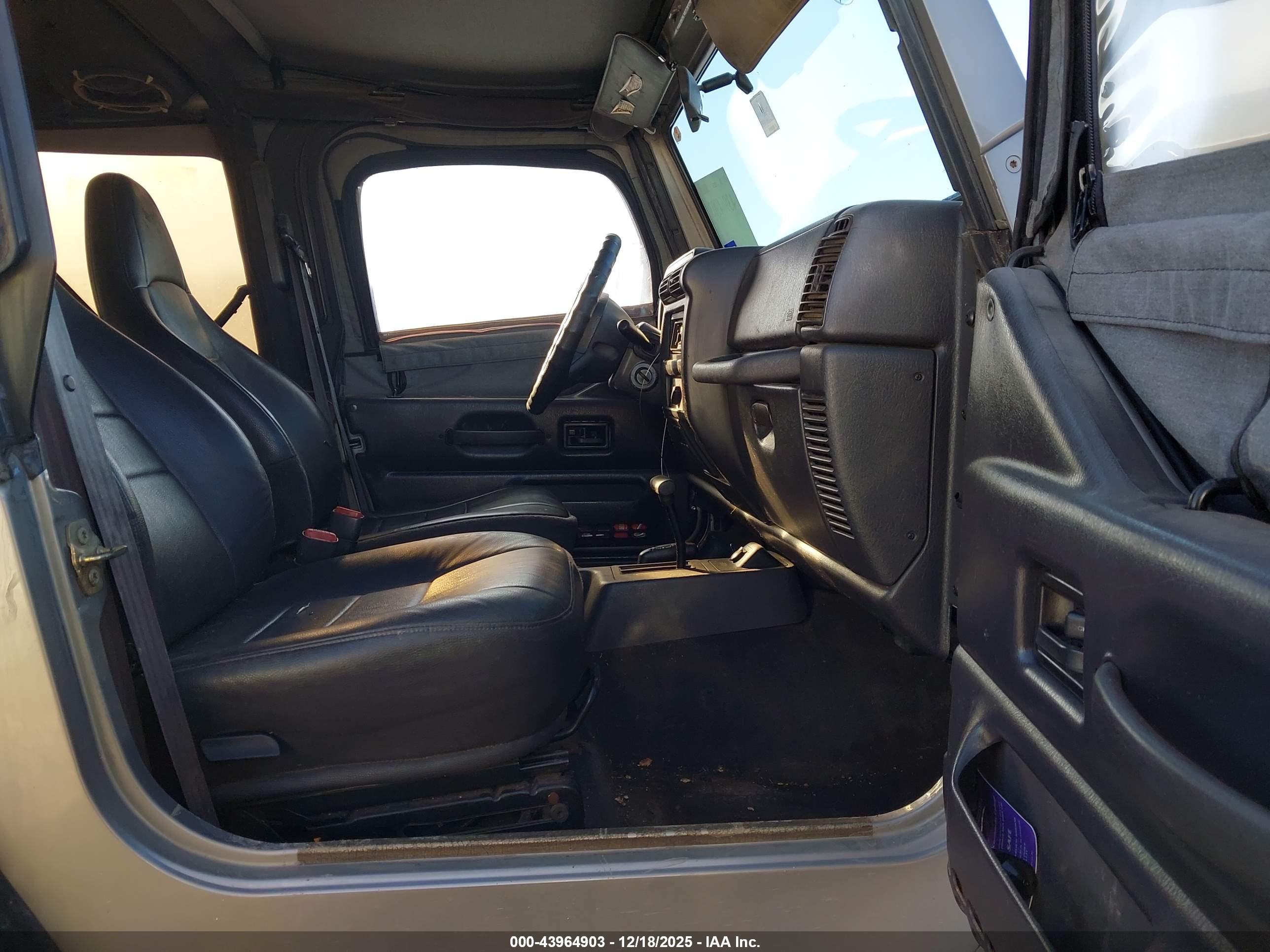 JEEP WRANGLER image 5