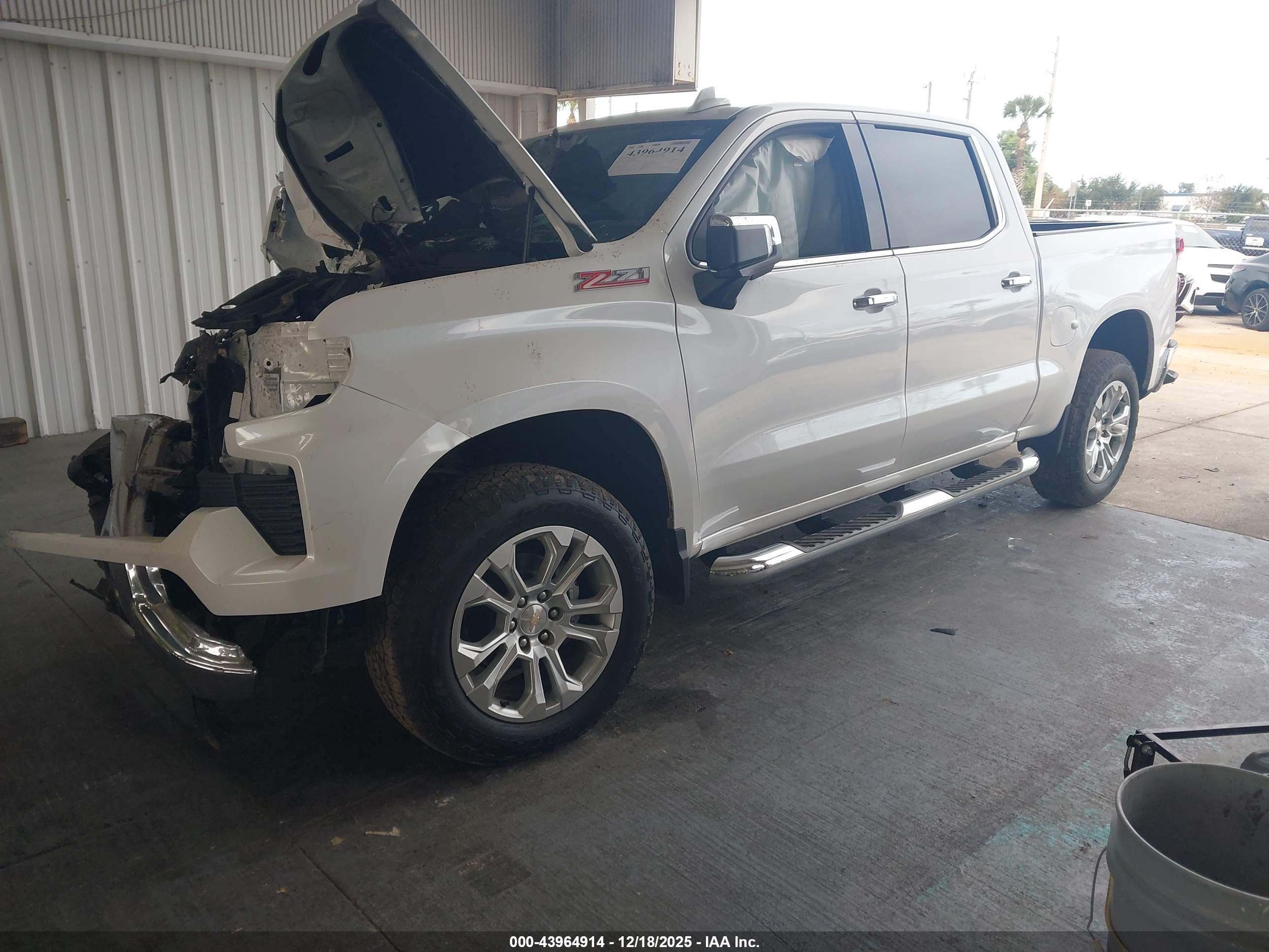 CHEVROLET SILVERADO image 2