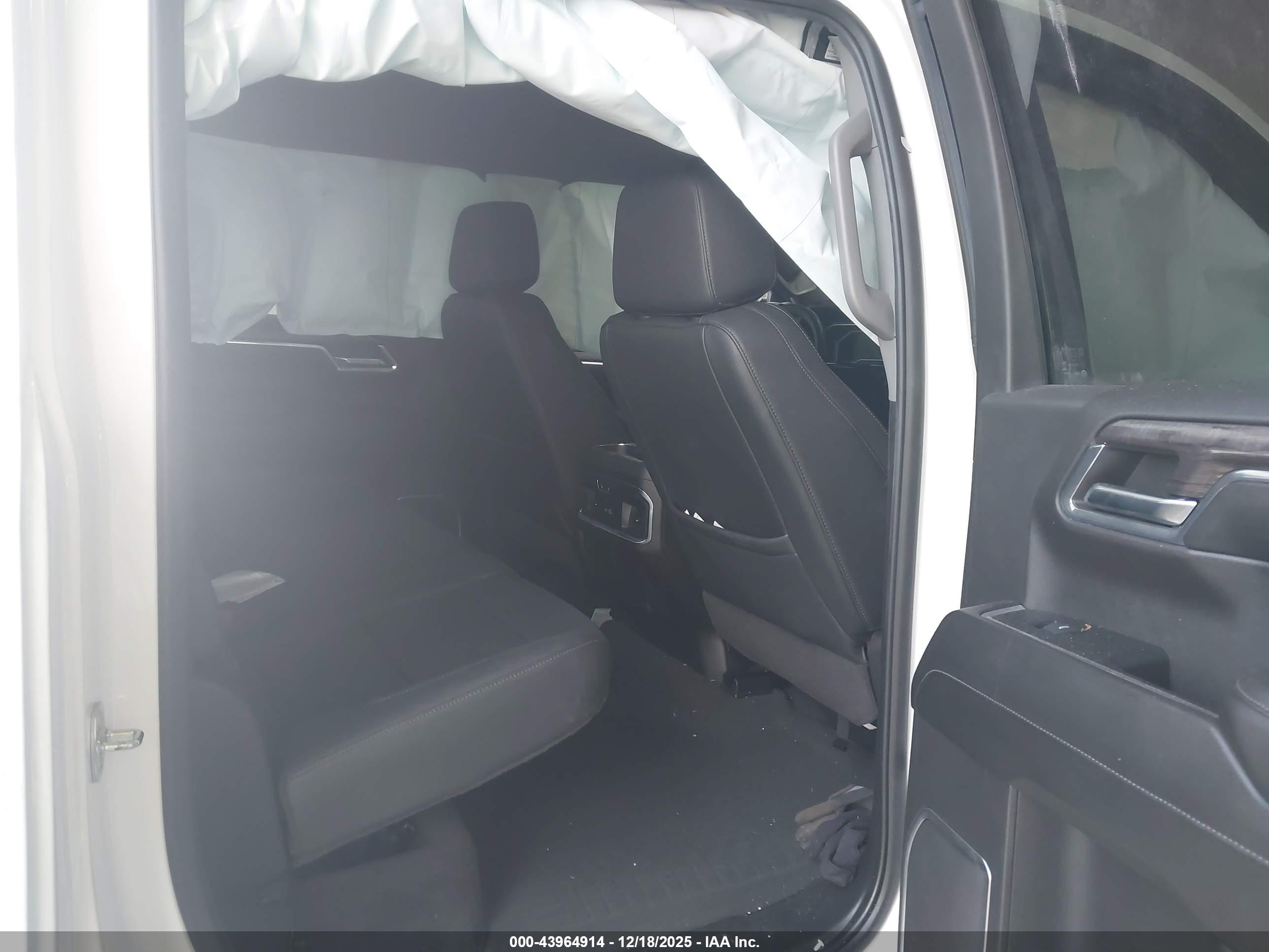 CHEVROLET SILVERADO image 8