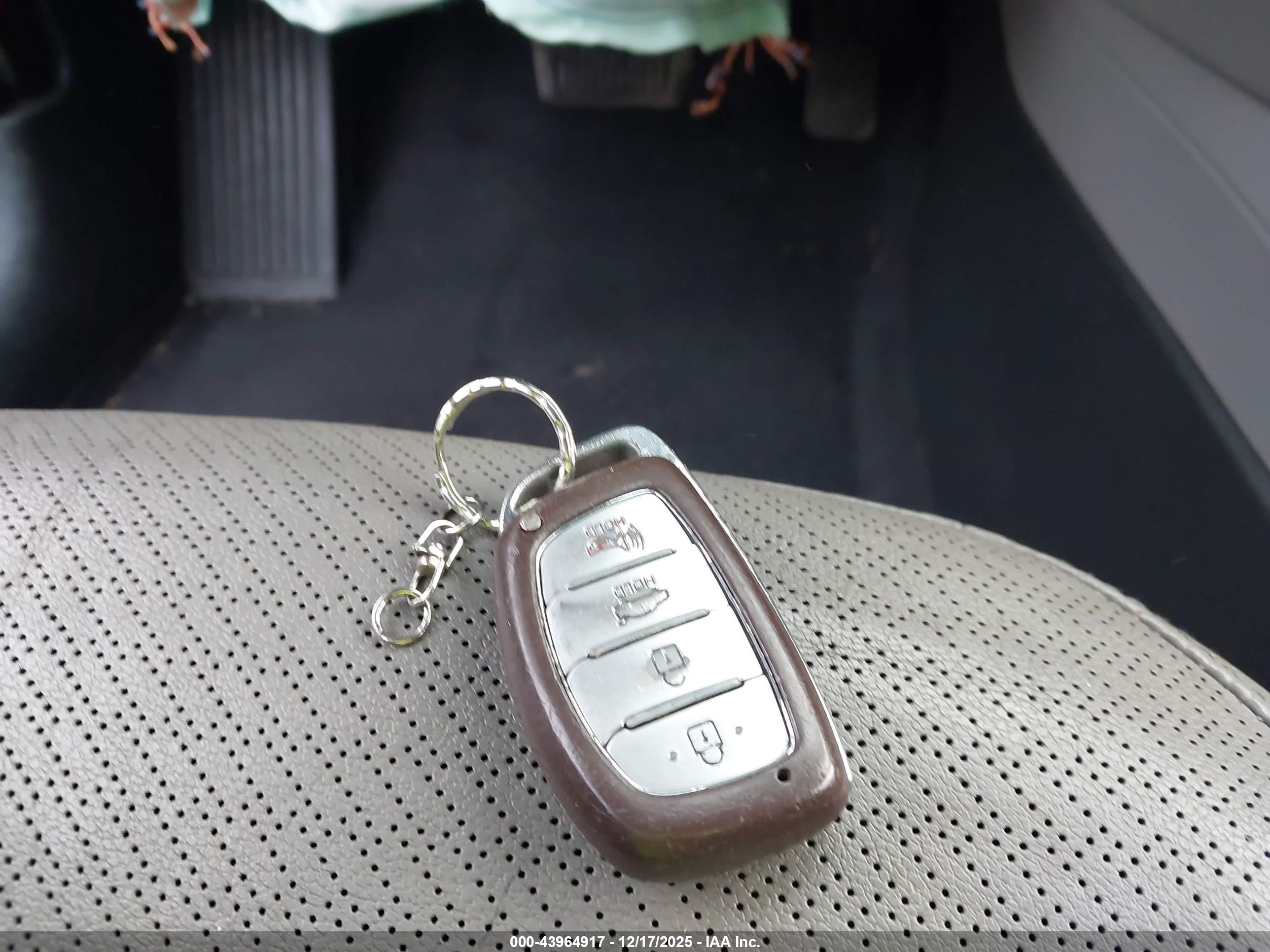 HYUNDAI ELANTRA image 11