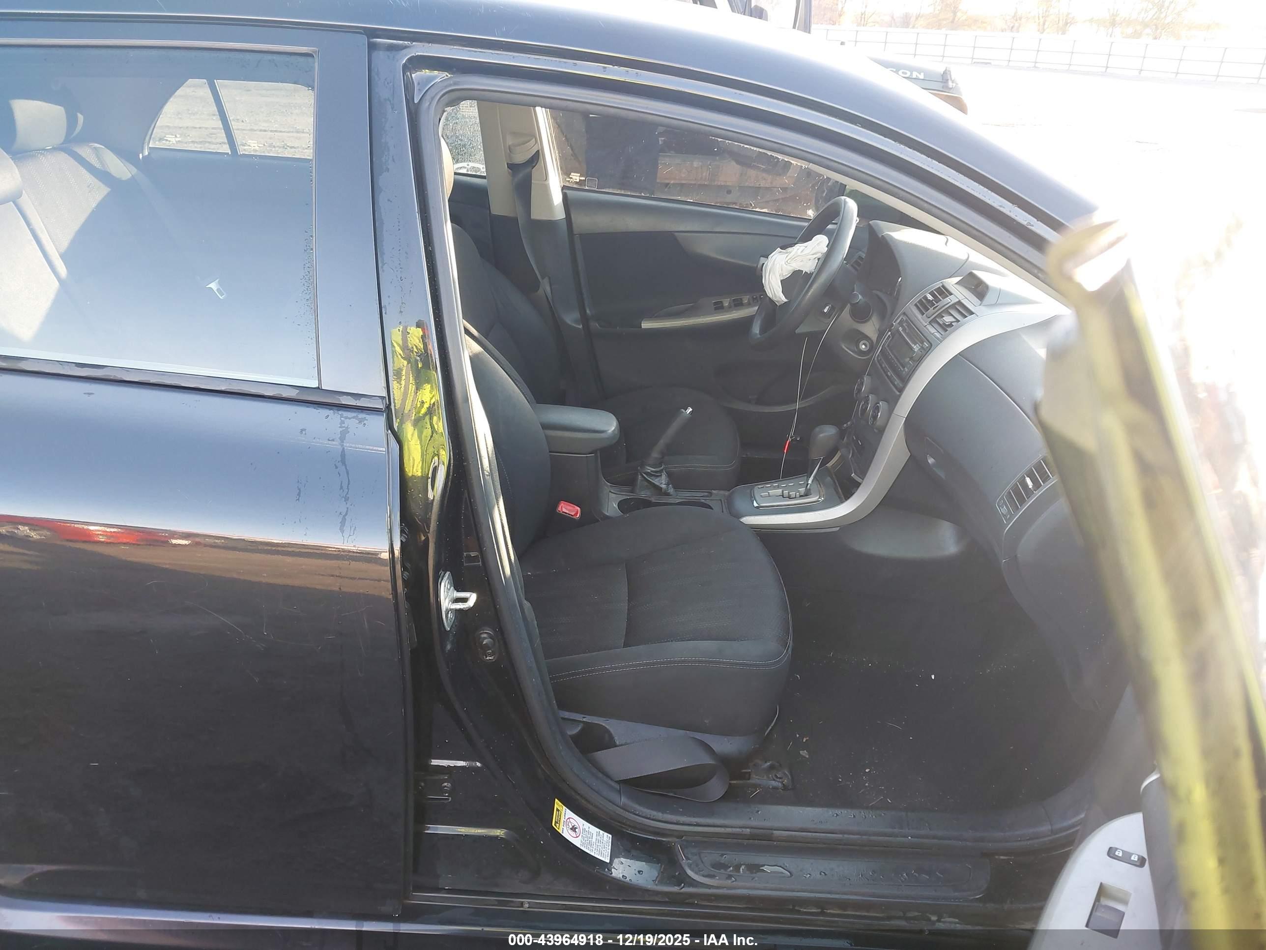 TOYOTA COROLLA image 5