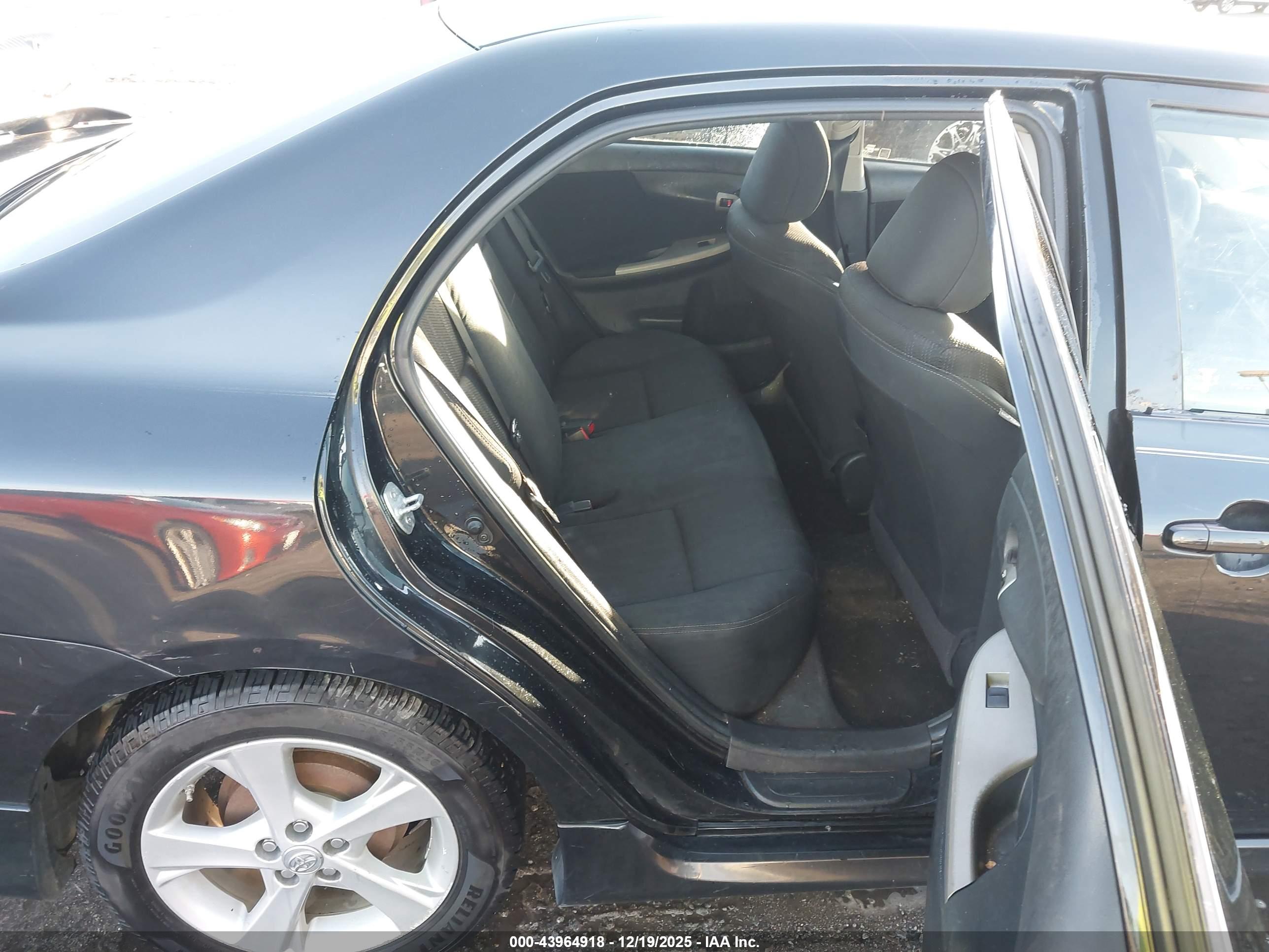 TOYOTA COROLLA image 8