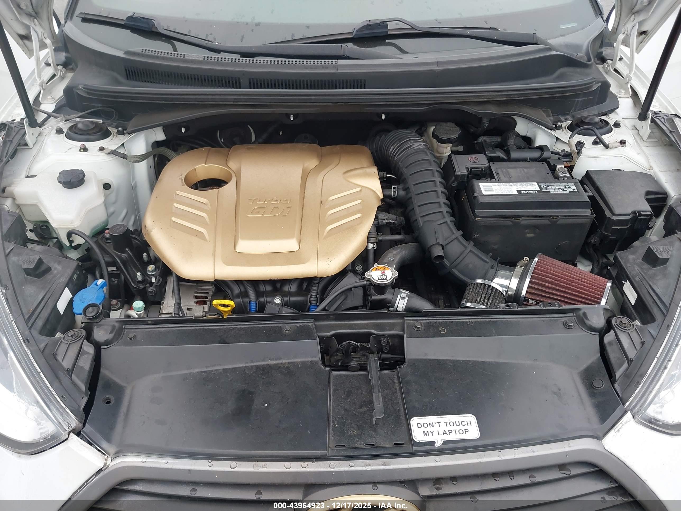 HYUNDAI VELOSTER image 10