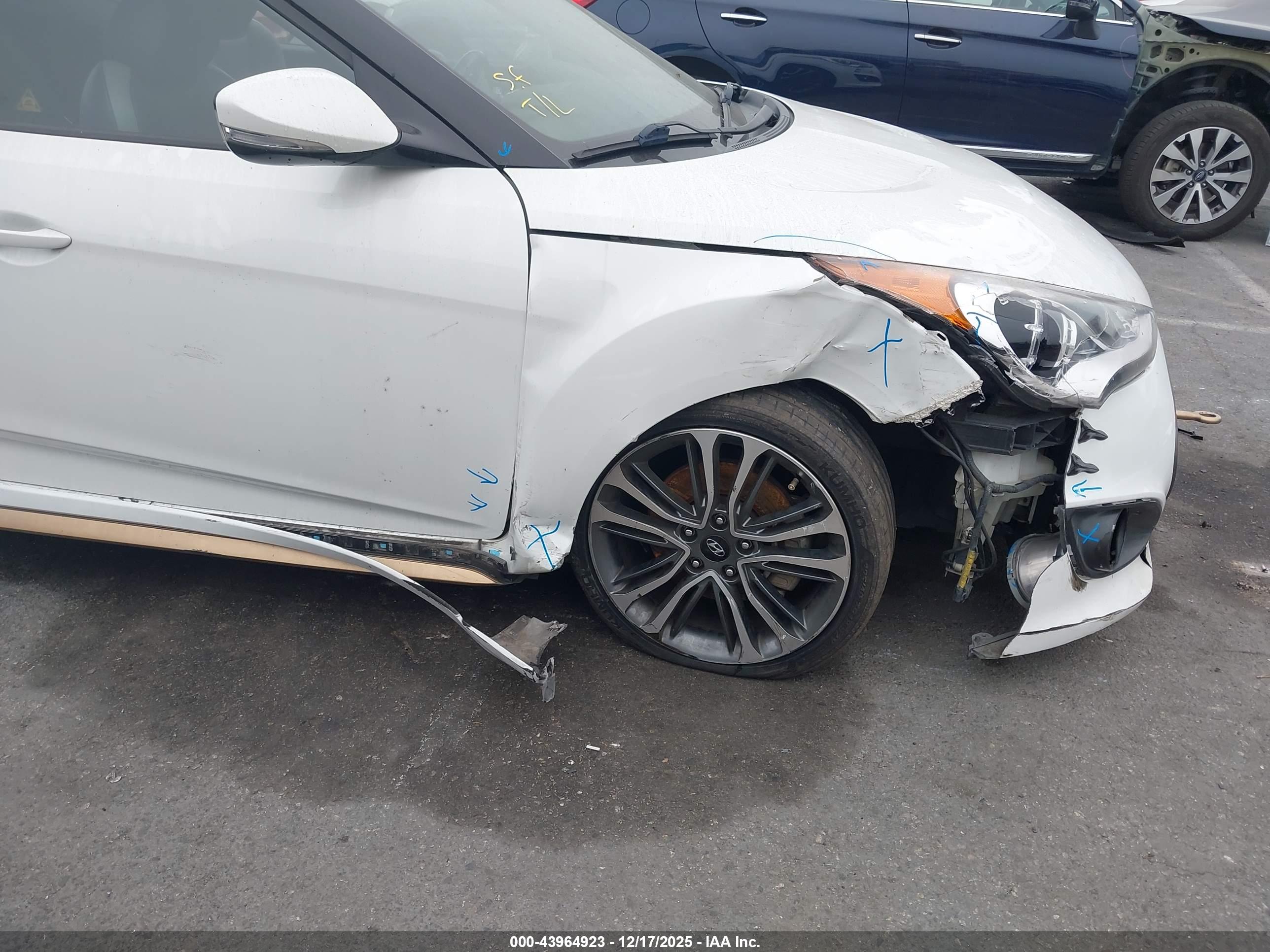 HYUNDAI VELOSTER image 6