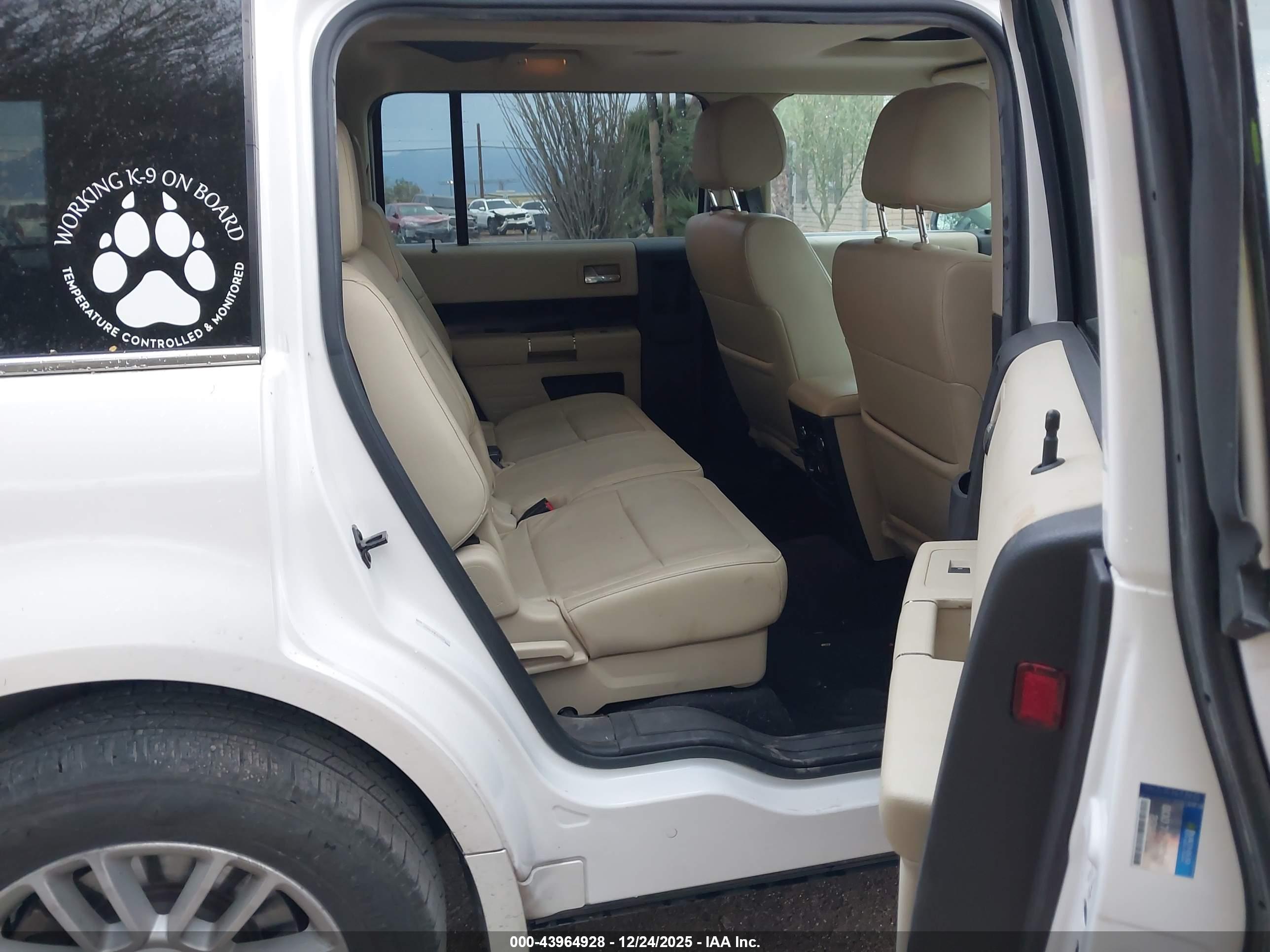FORD FLEX image 8