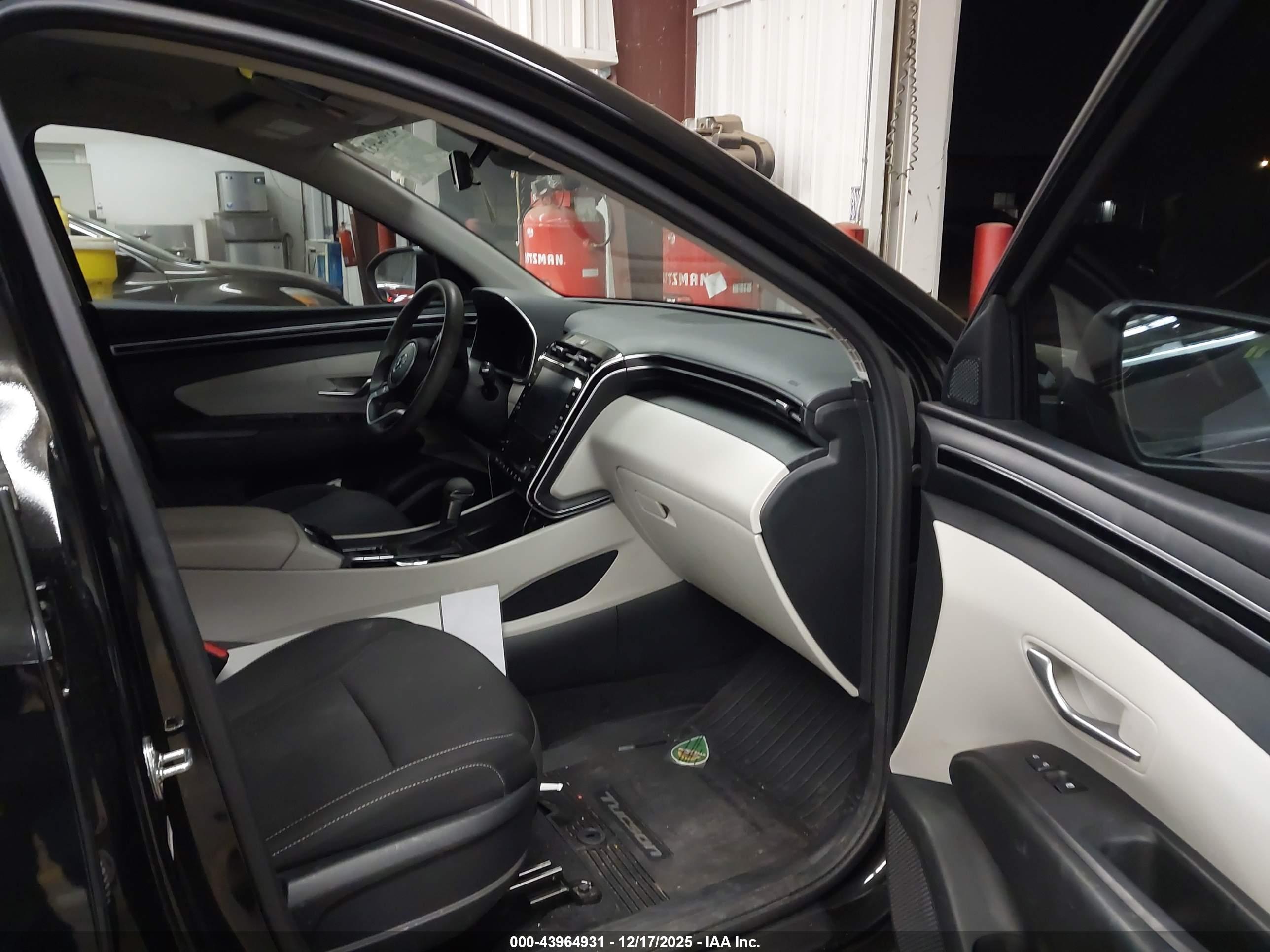 HYUNDAI TUCSON image 5