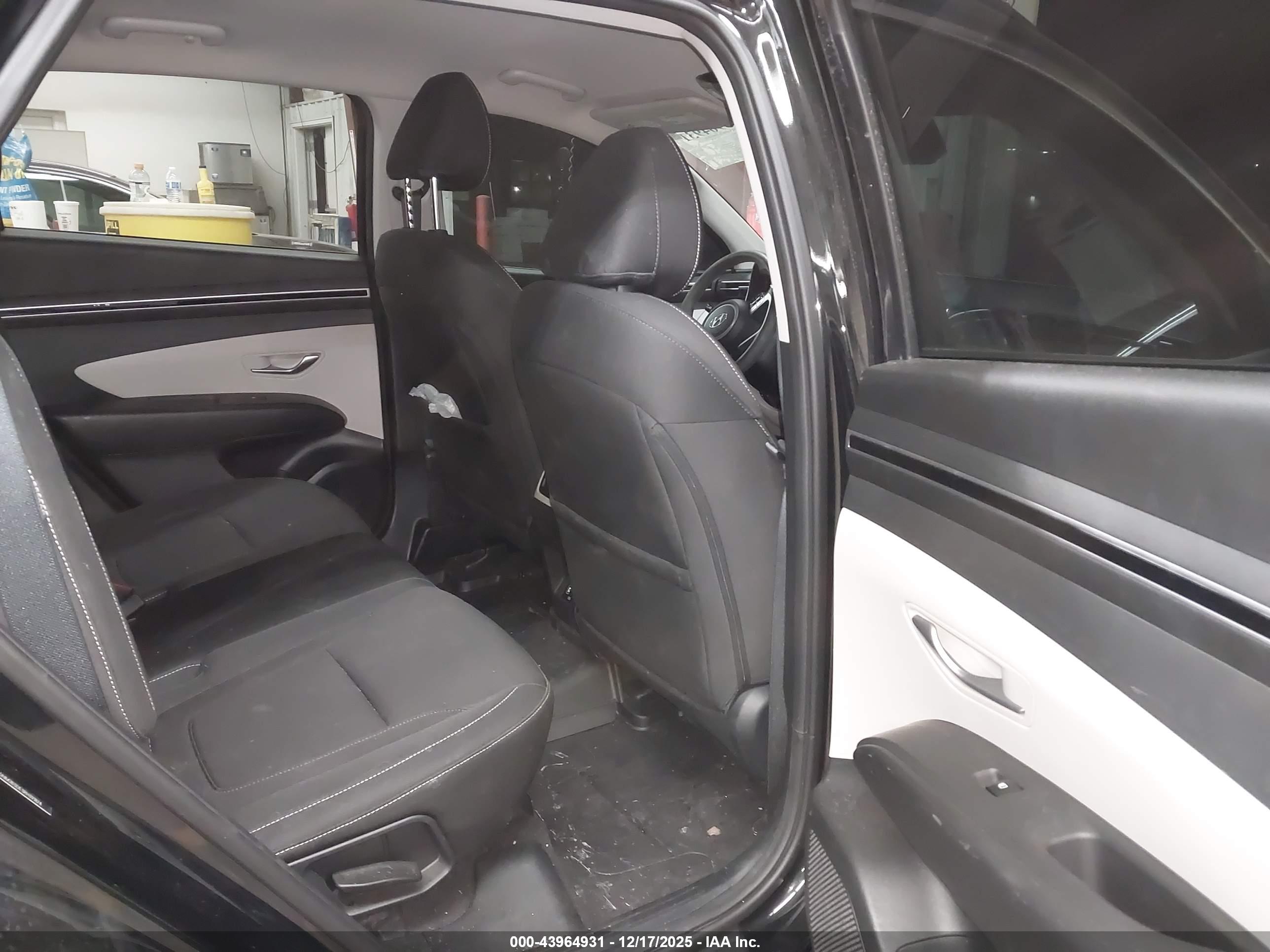 HYUNDAI TUCSON image 8