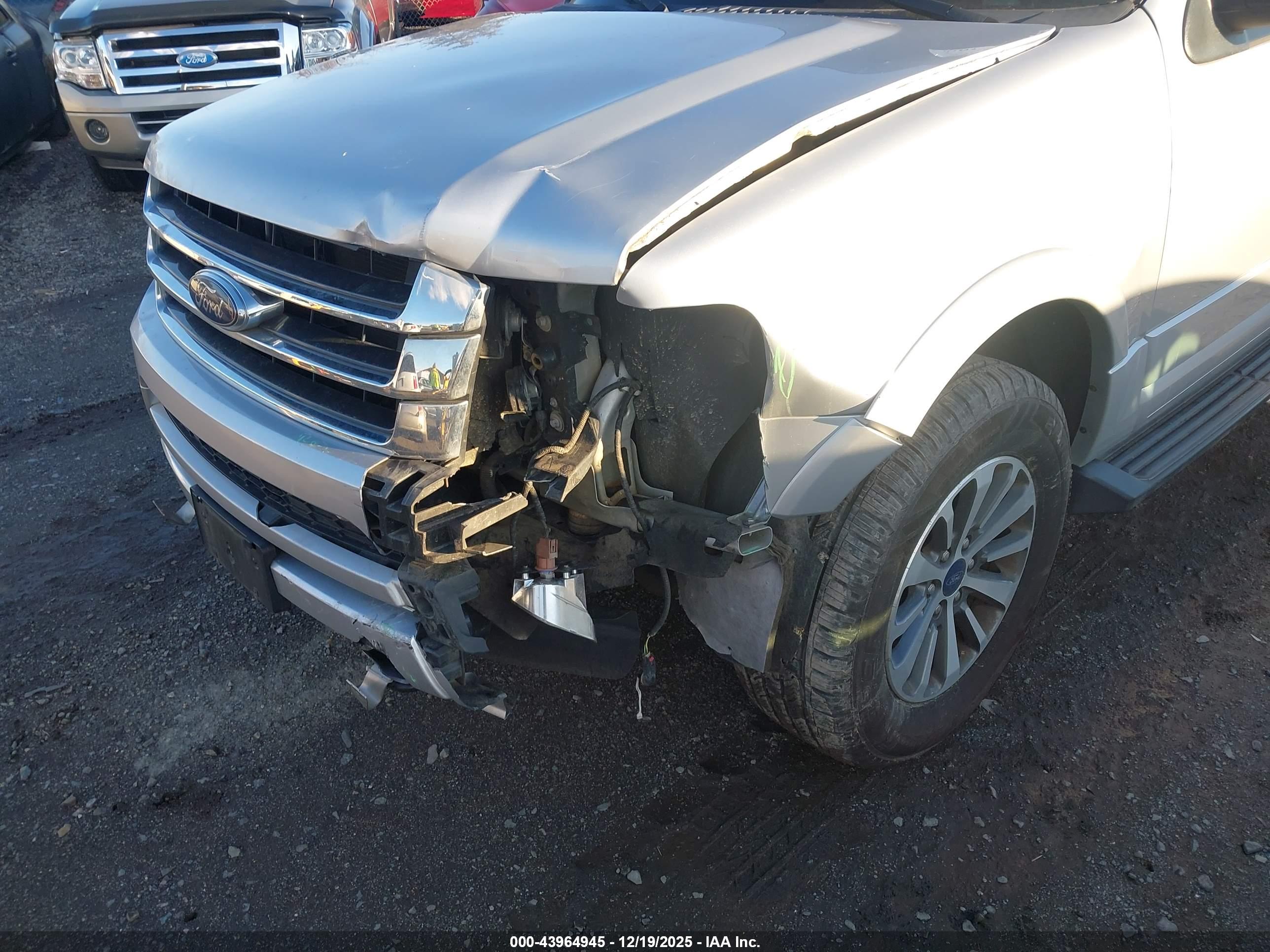 FORD EXPEDITION image 6