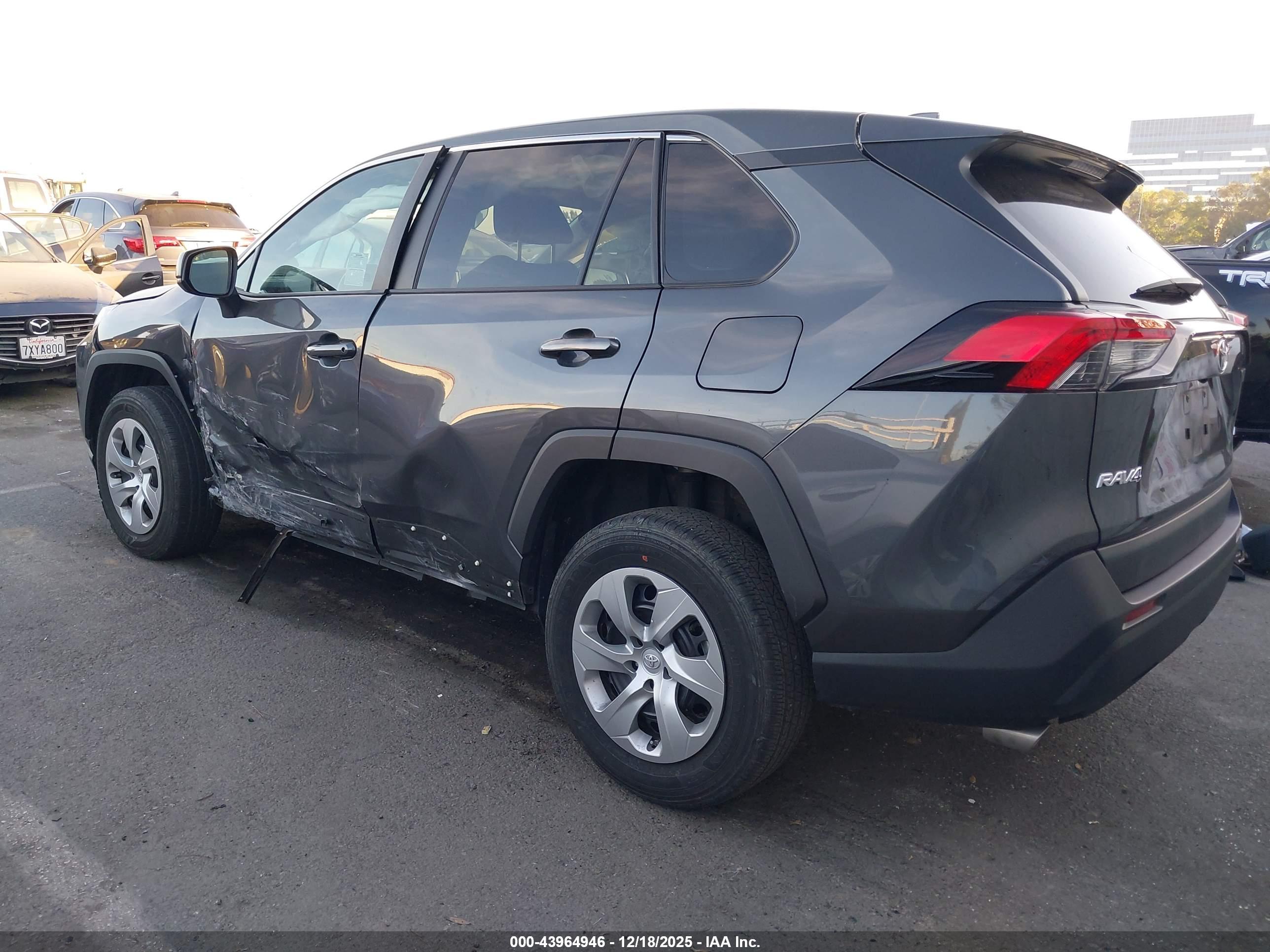 TOYOTA RAV4 image 3