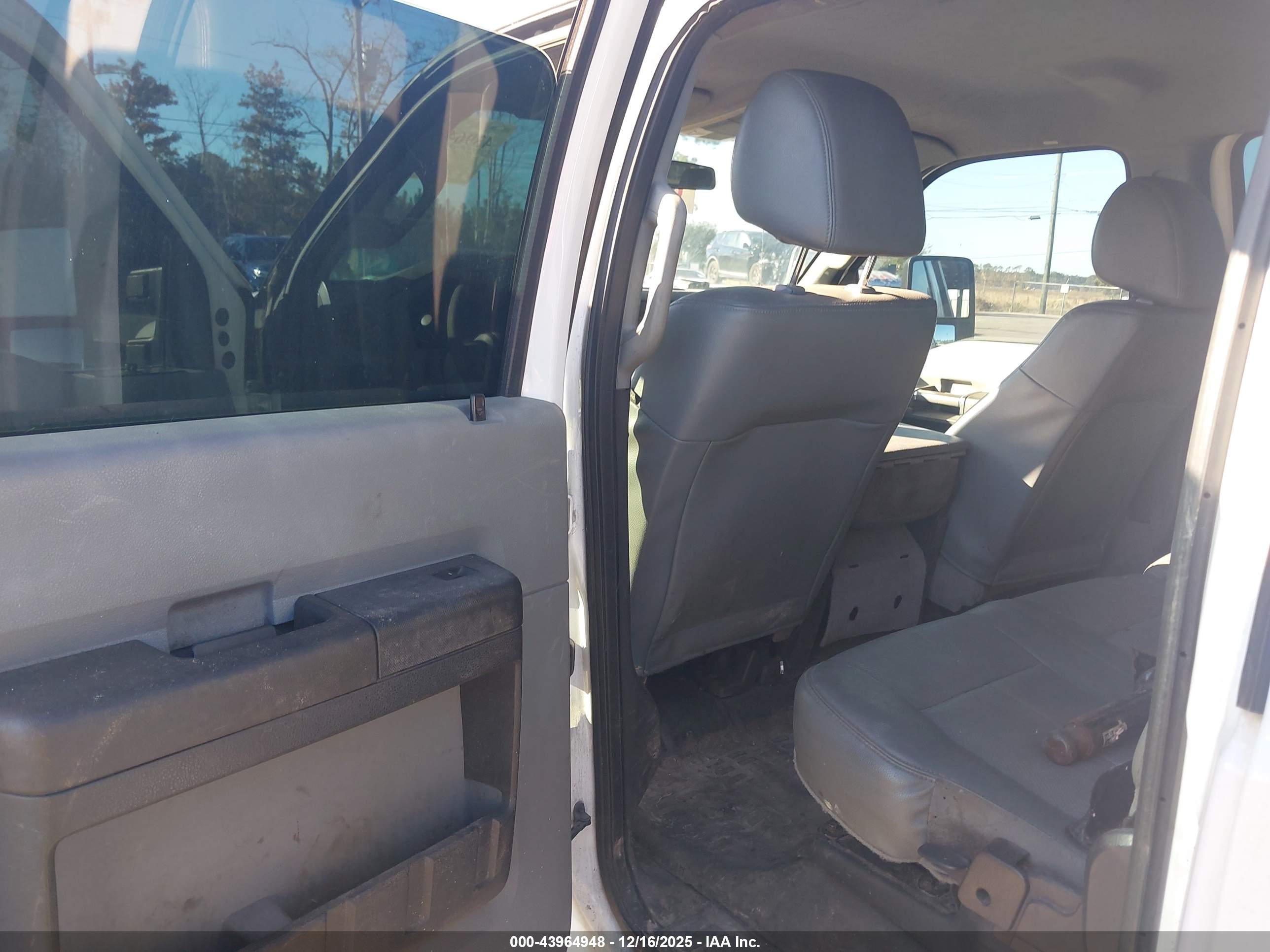 FORD F-450 image 8