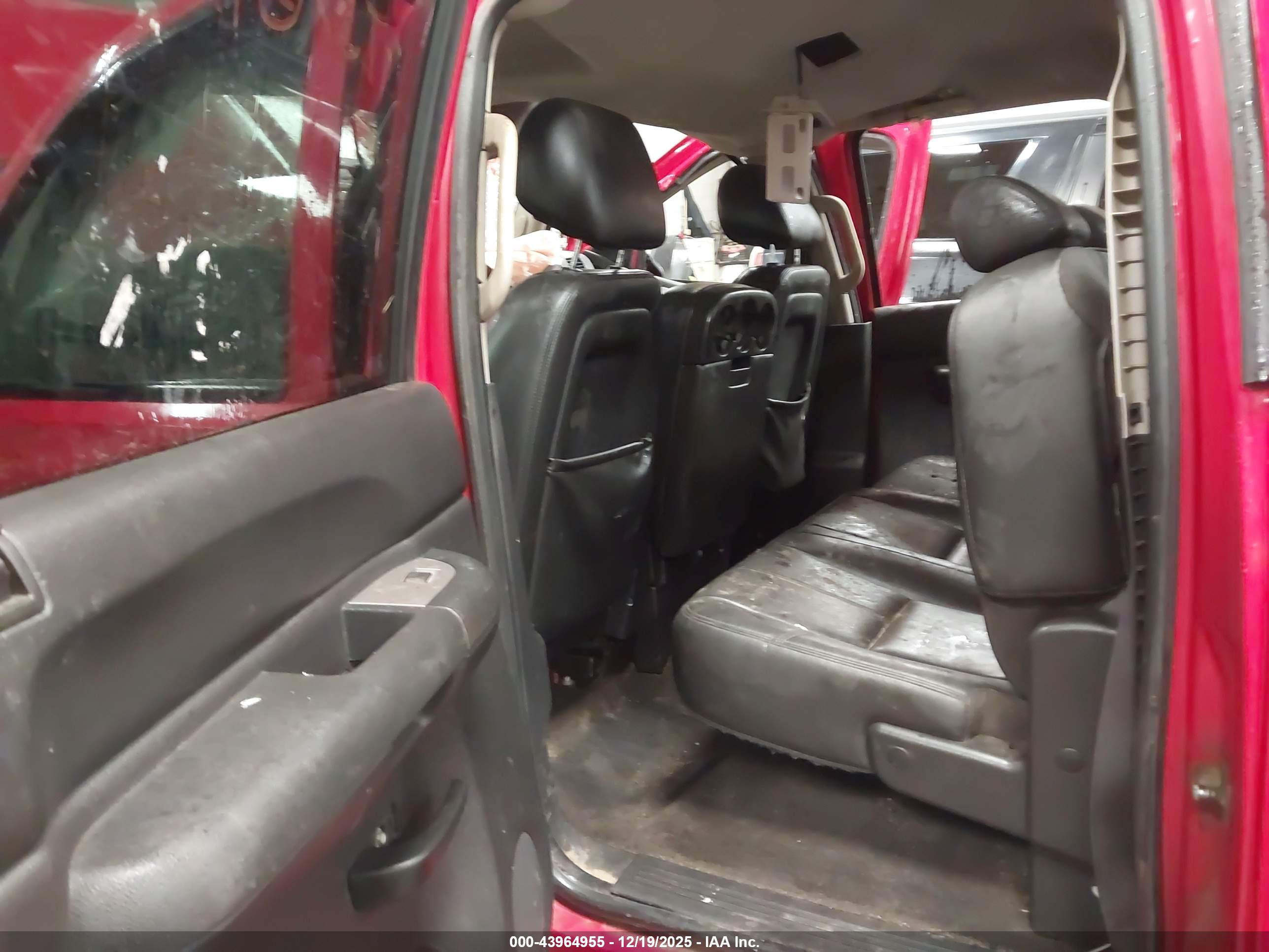 CHEVROLET SILVERADO image 8