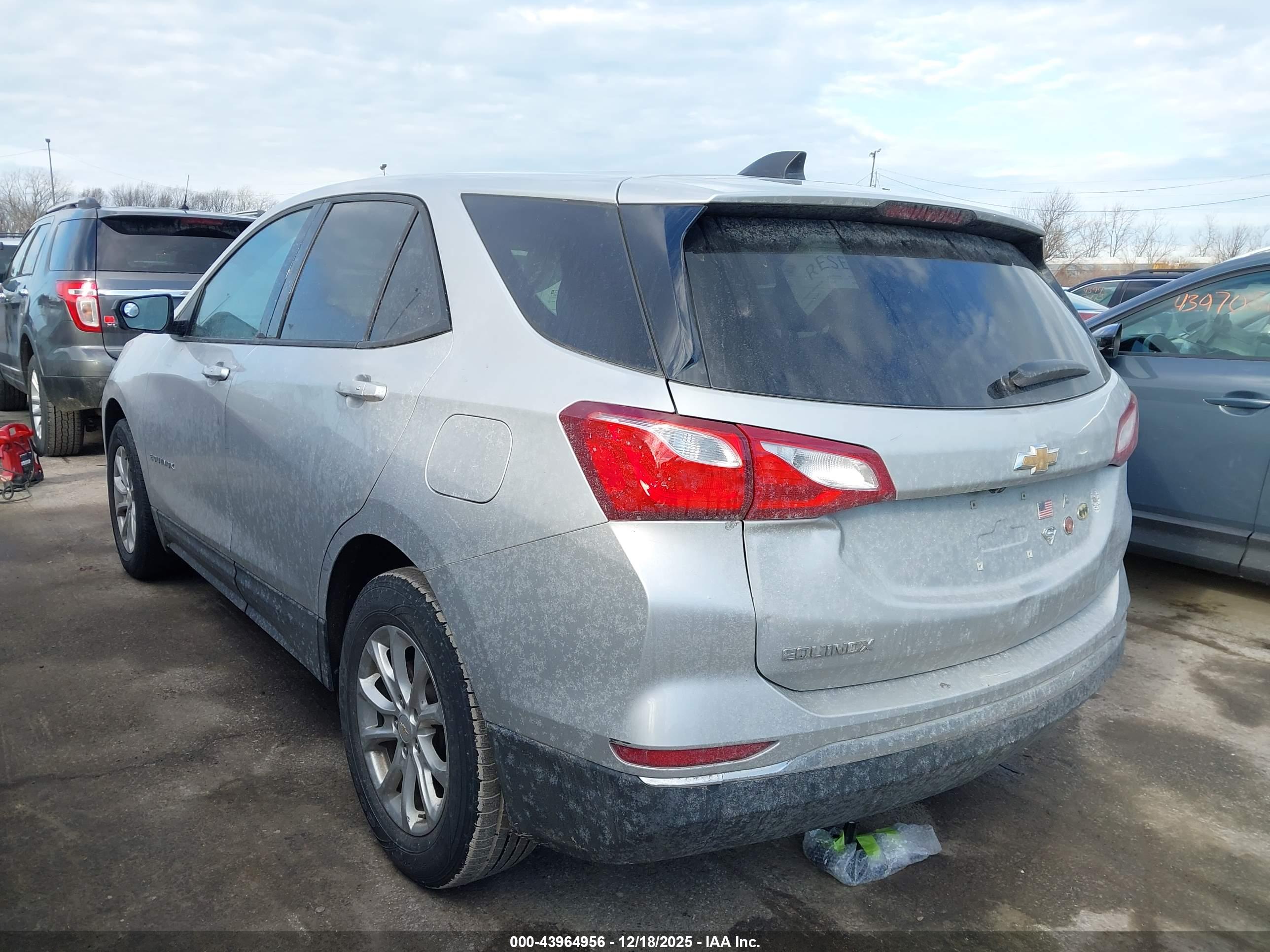 CHEVROLET EQUINOX image 3