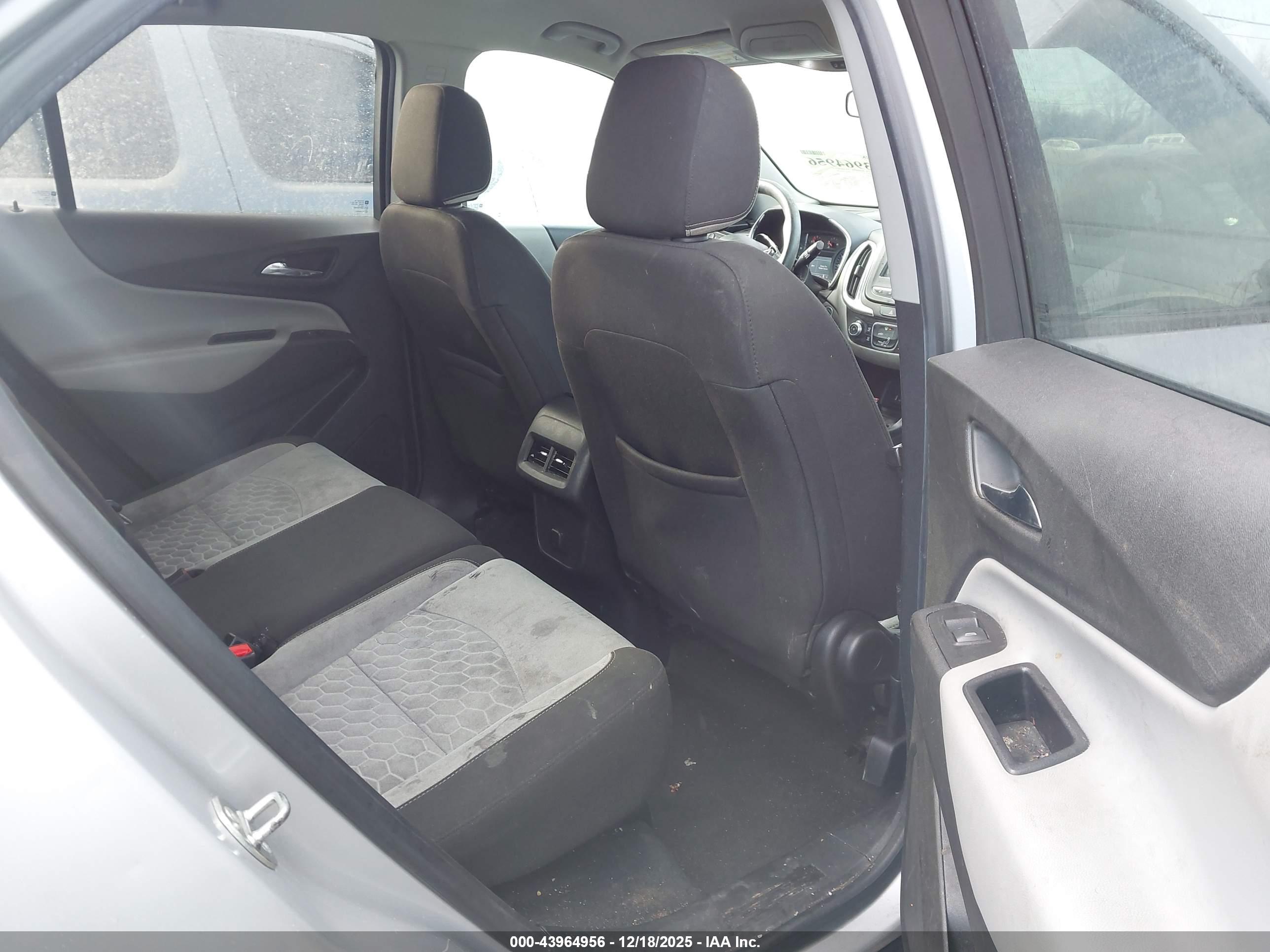 CHEVROLET EQUINOX image 8