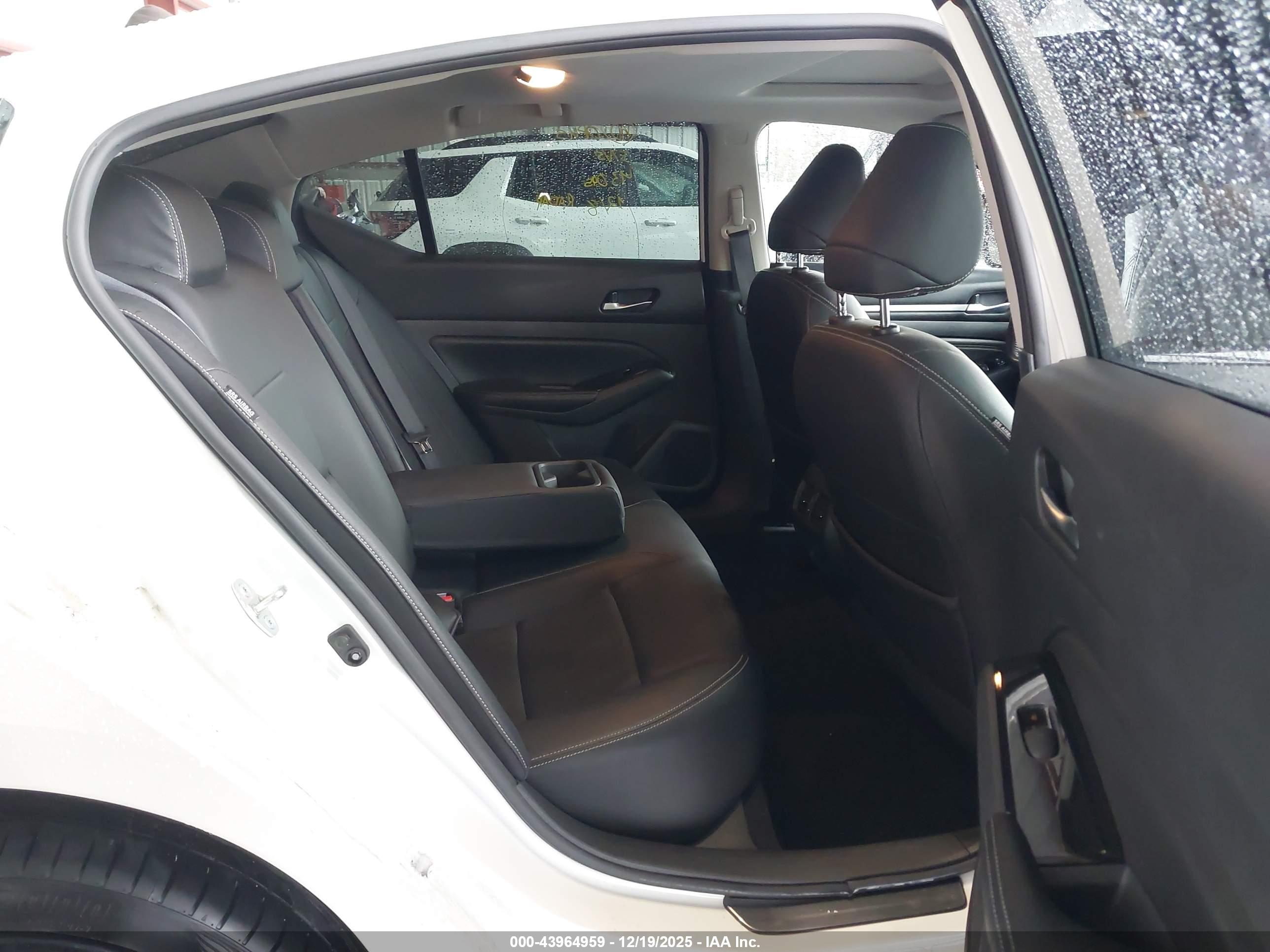 NISSAN ALTIMA image 8